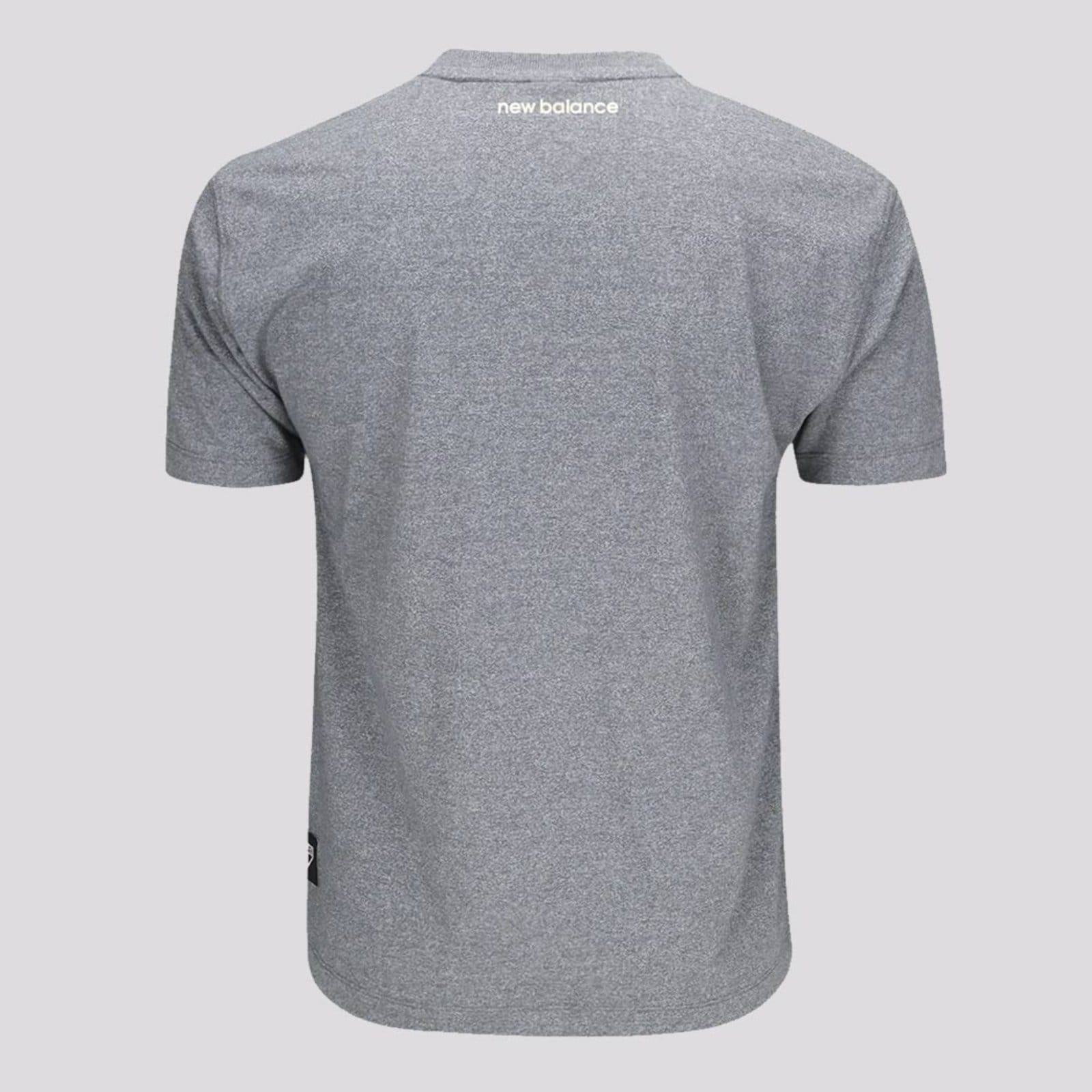 Vista 2 Camisa New Balance São Paulo Concentração 2025 New Balance bordô