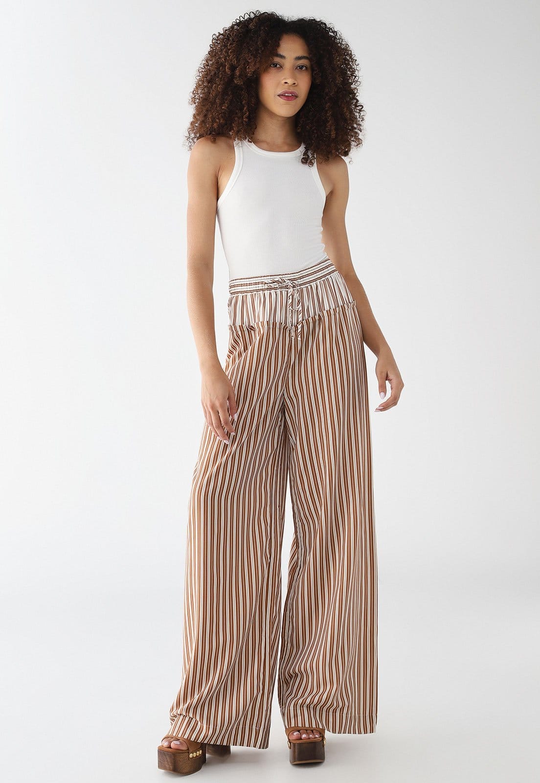 Vista 2 Calça Feminina Colcci Listrada Cintura Alta Colcci marrom