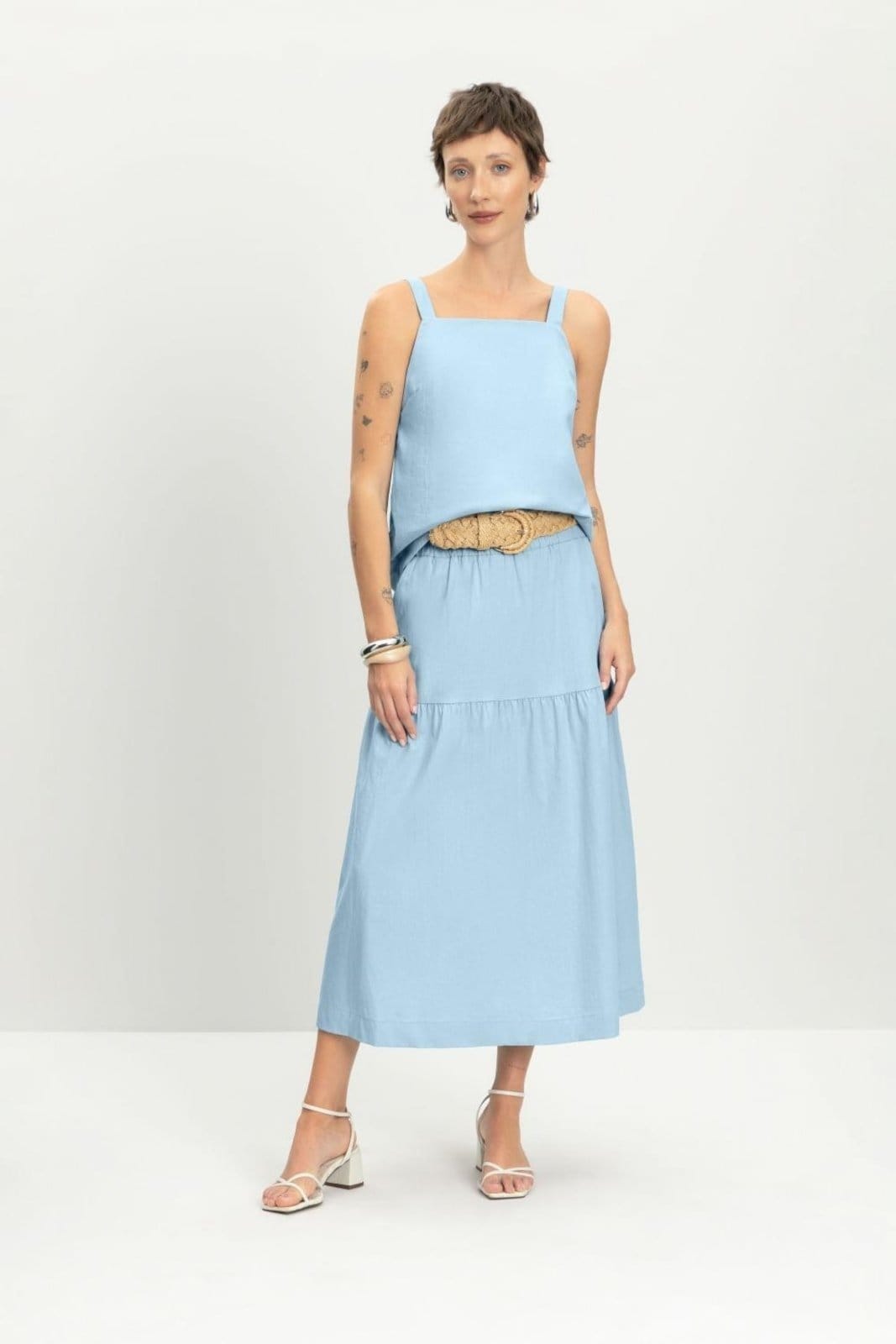 Saia feminina midi em linho Essendi CLARO