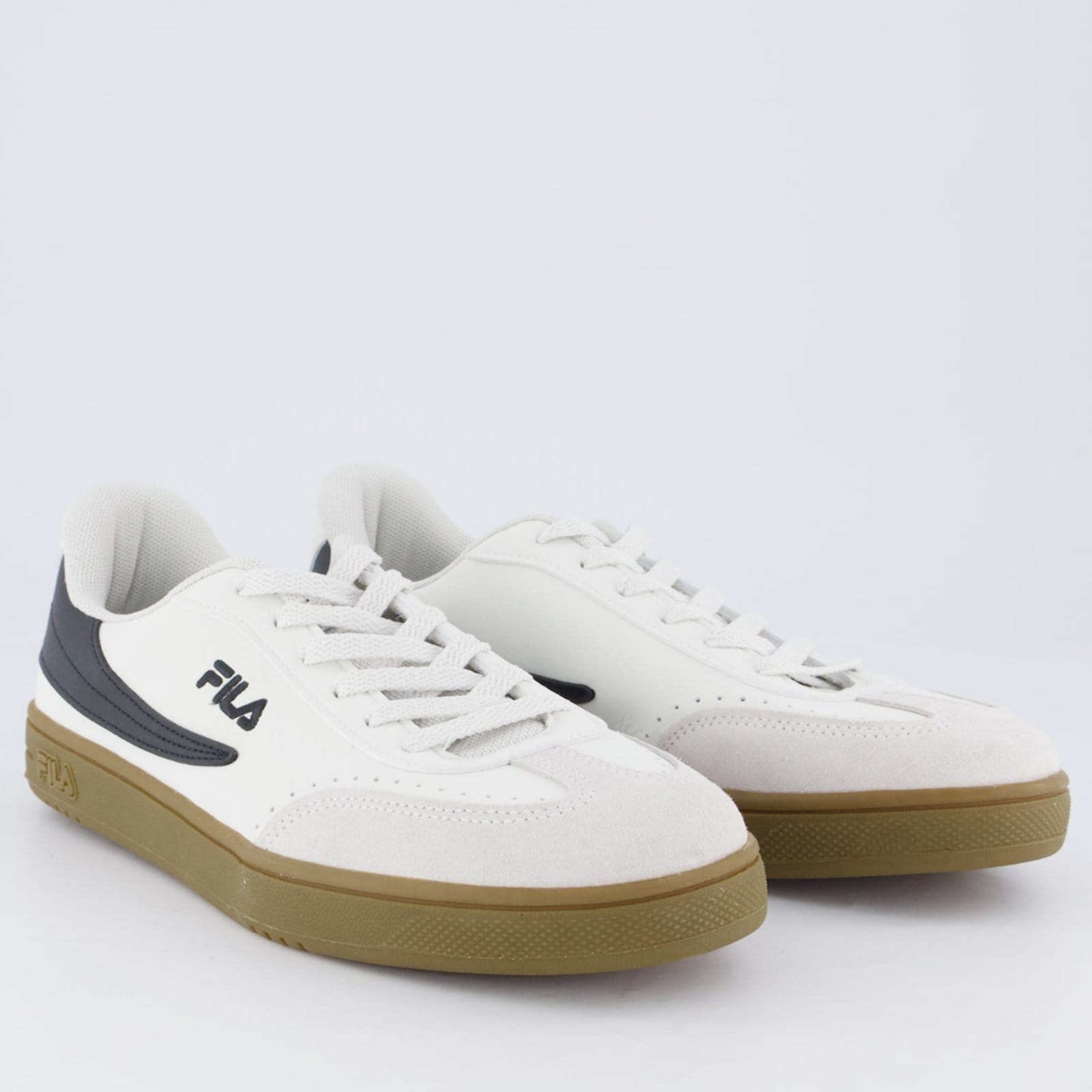 Vista 2 Tênis Fila Court 80 e Preto Fila branco