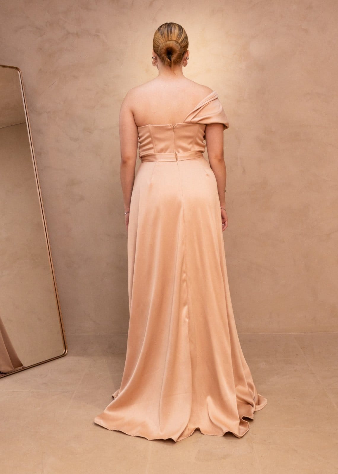 Vestido Longo de Festa Madrinhas um Ombro com Fenda Premium Dodeny Dourado