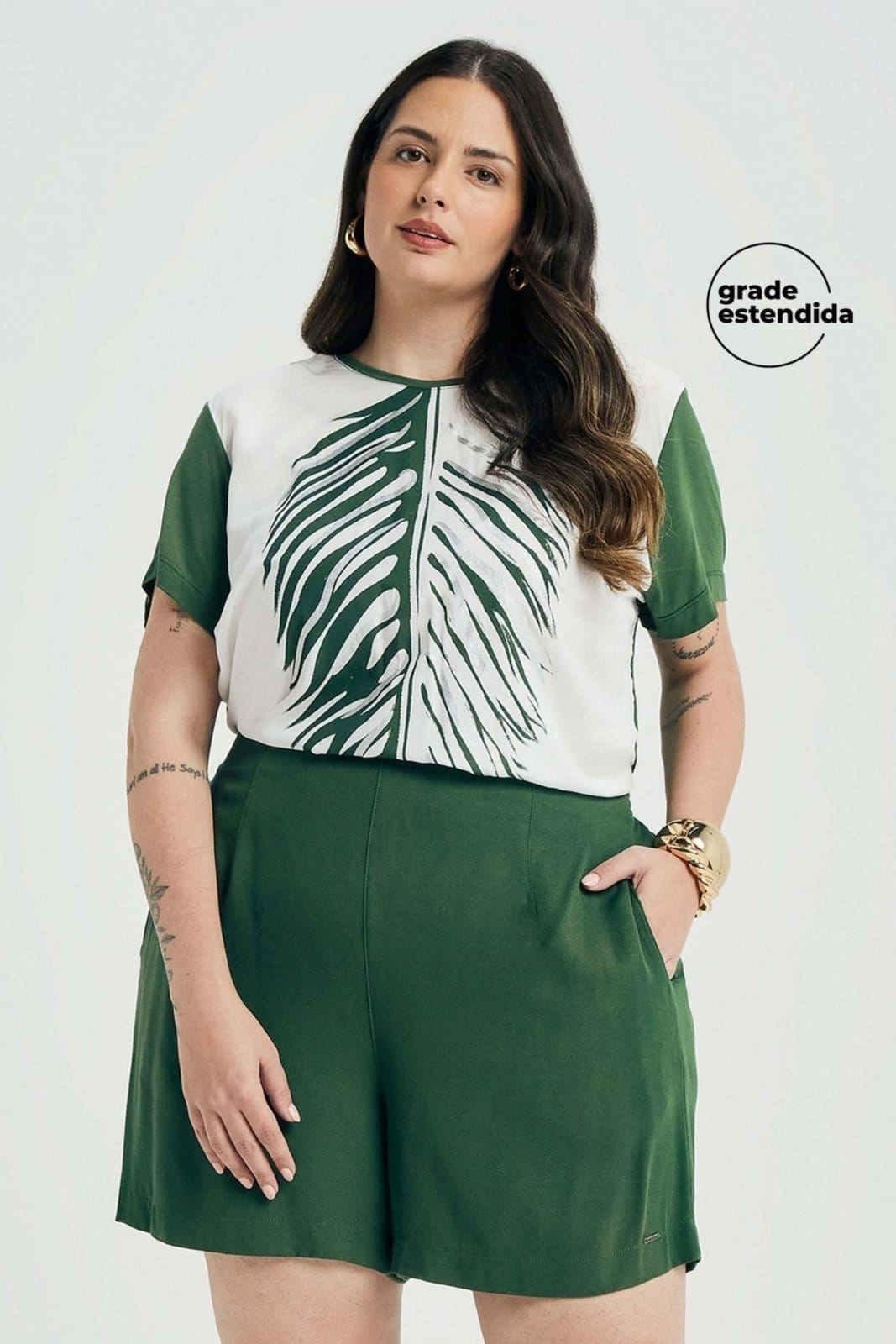 Vista principal Short Feminino Alfaiataria Creponado Marialícia Marialícia verde