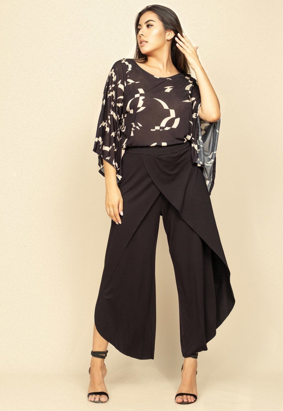 Vista 2 Calça Pantacourt Garatéa Transpassada Malha Preta Amazonia Vital preto