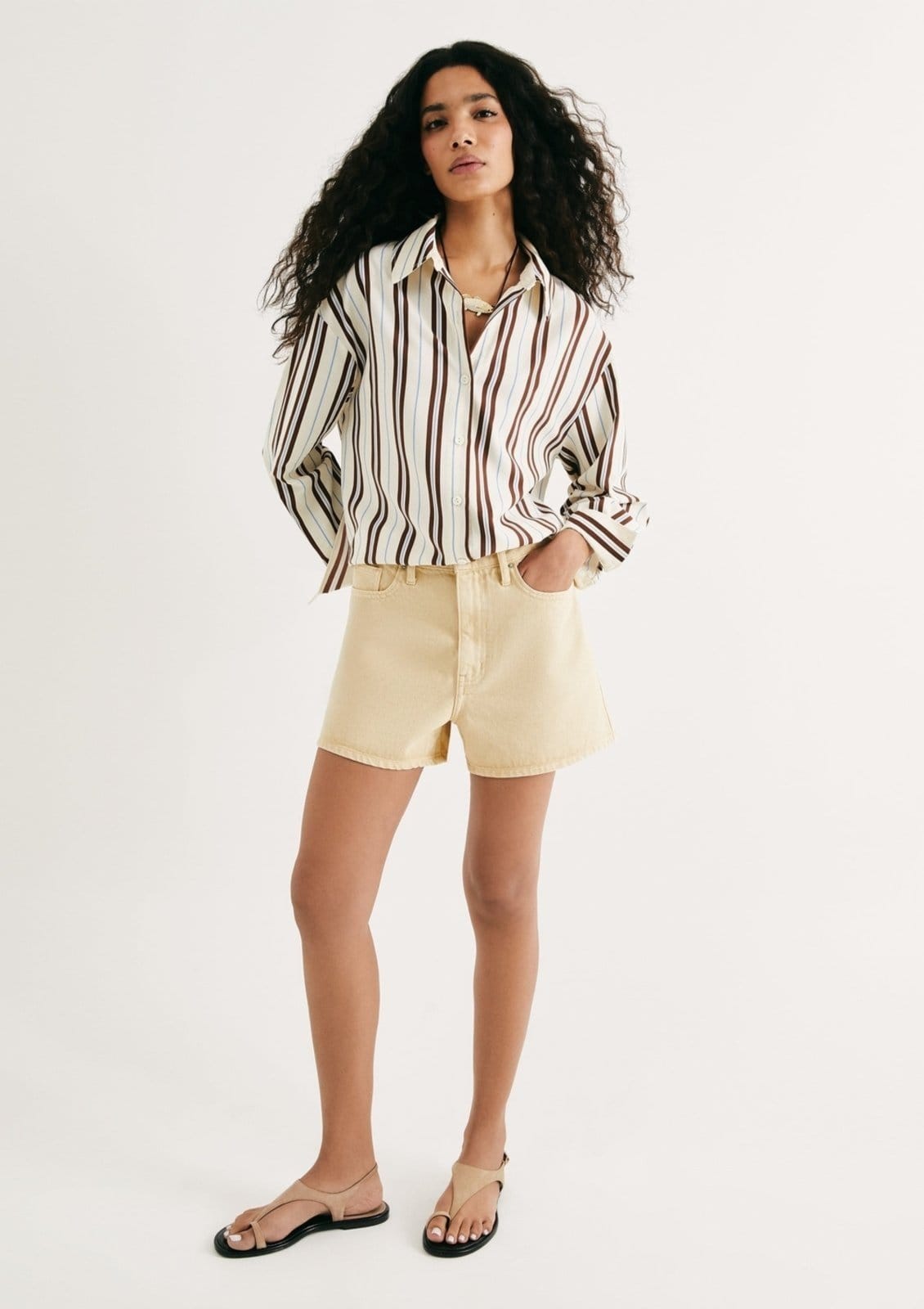 Shorts Feminino Cintura Média Em Sarja