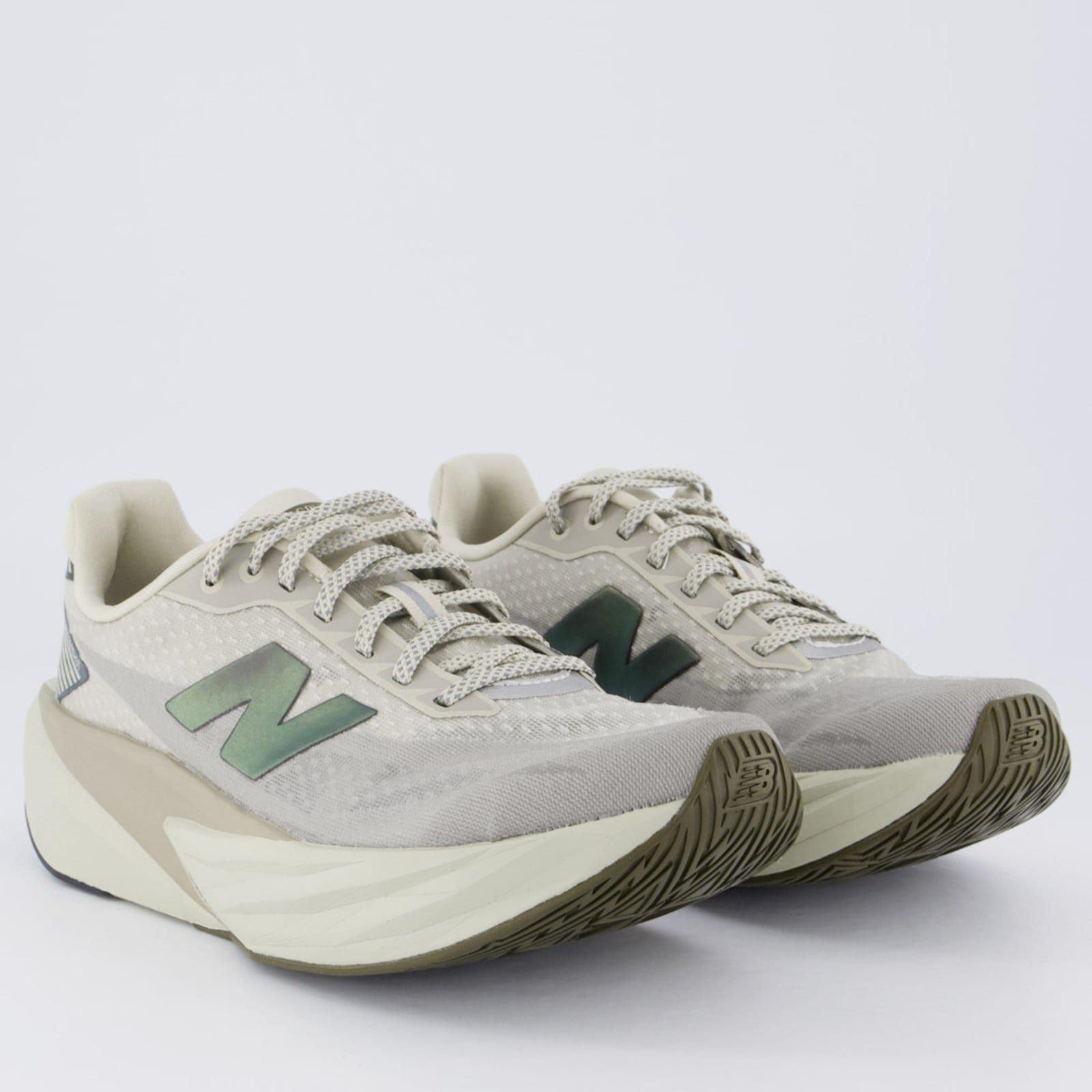 Vista 2 Tênis New Balance Fuelcell Rebel V5 Feminino e Roxo New Balance cinza