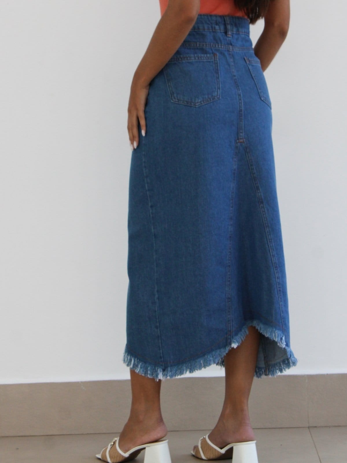 Vista 2 Saia Midi Novah Store c/ Fenda Azul Novah Store jeans azul