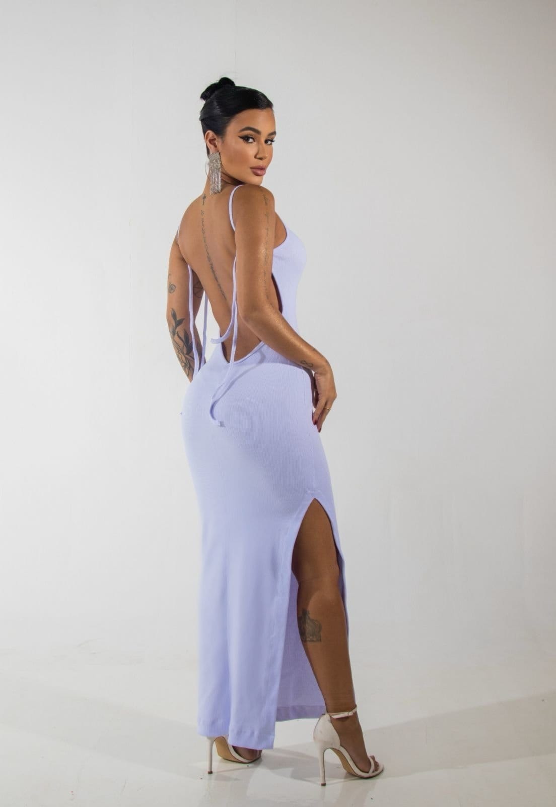 Vista 2 Vestido Longuete Frente Única Tubinho Canelado Zyla Cia do Vestido branco