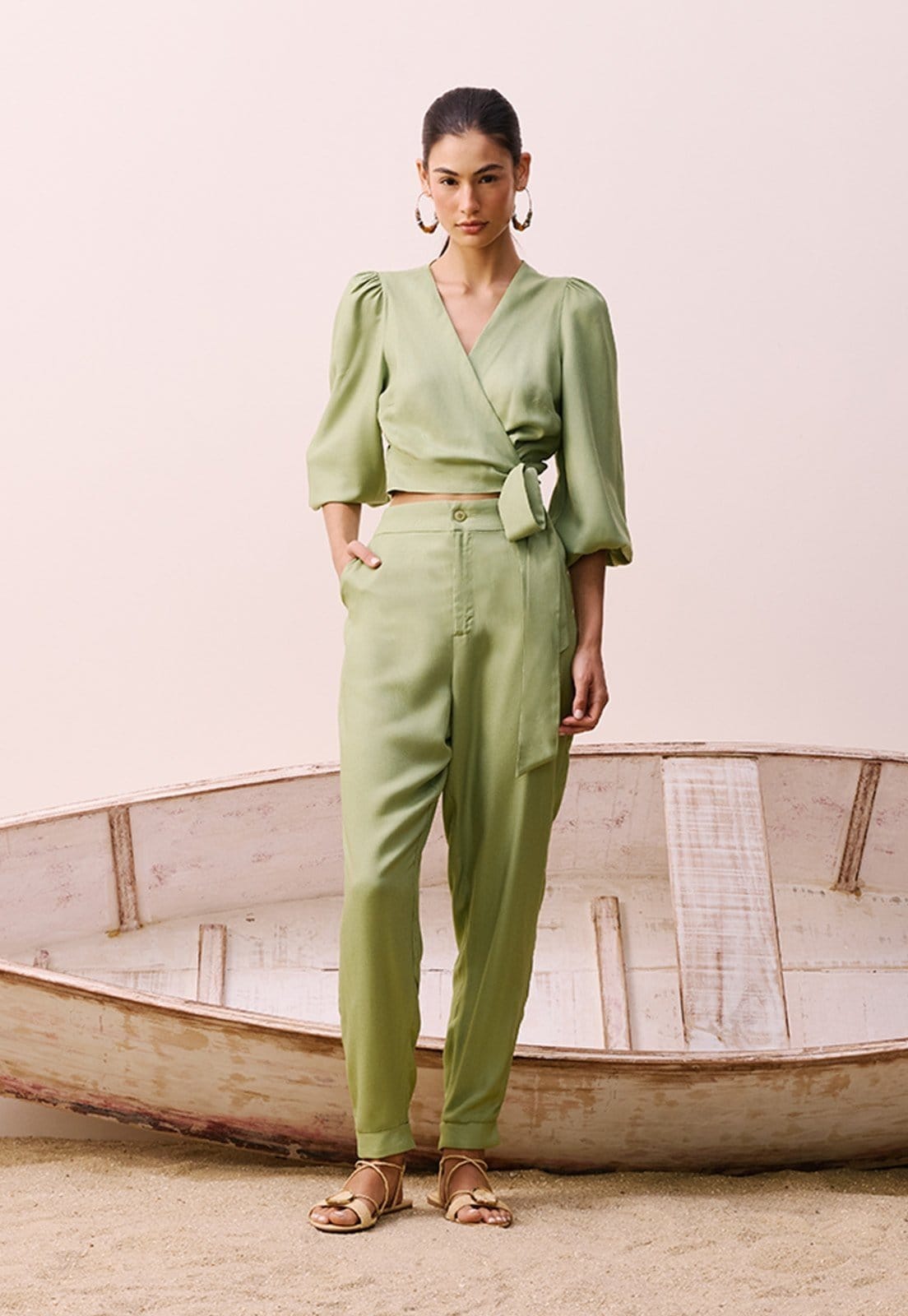 Calça Cenoura Detalhe Abertura