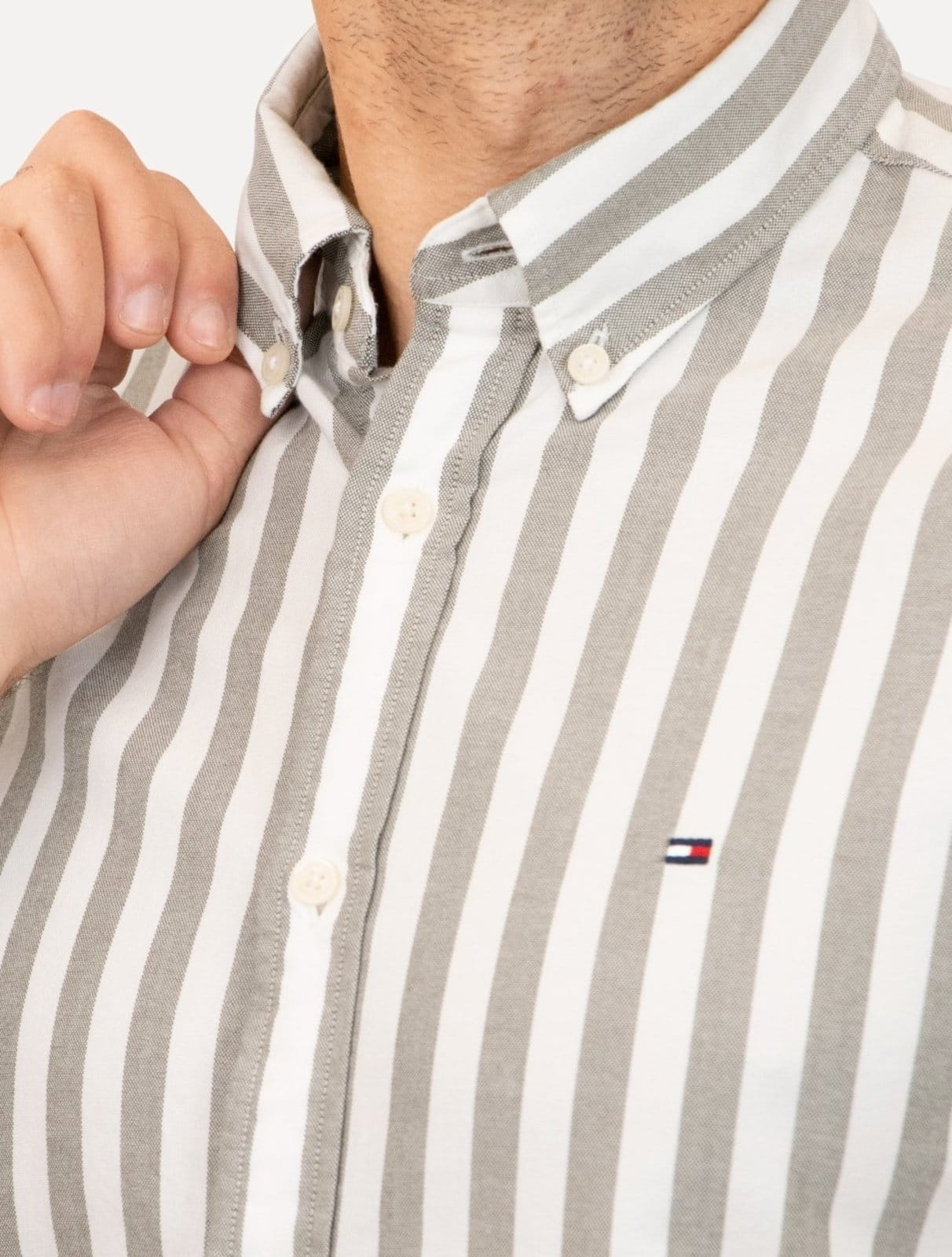 Vista 2 Camisa Tommy Hilfiger Masculina Oxford Slim Bold Stripe Mescla Tommy Hilfiger cinza