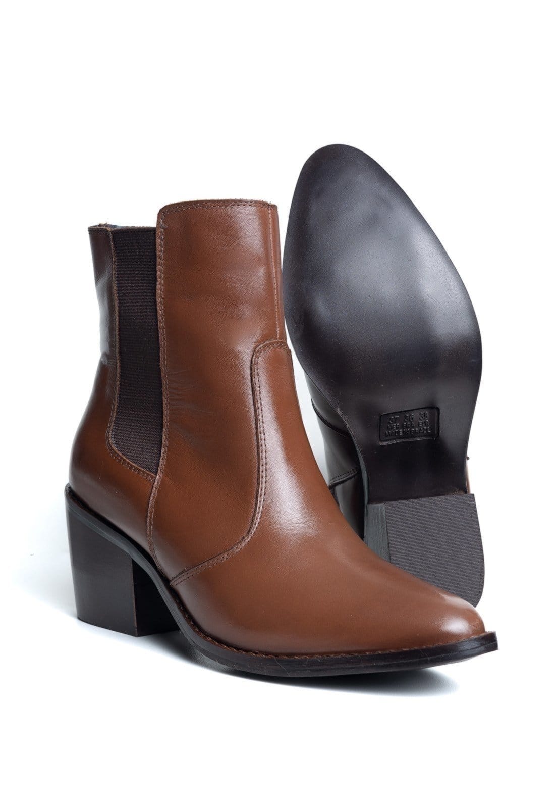 Vista 2 Bota Bico Fino Cano Curto Couro Conhaque TELLINI STORE caramelo