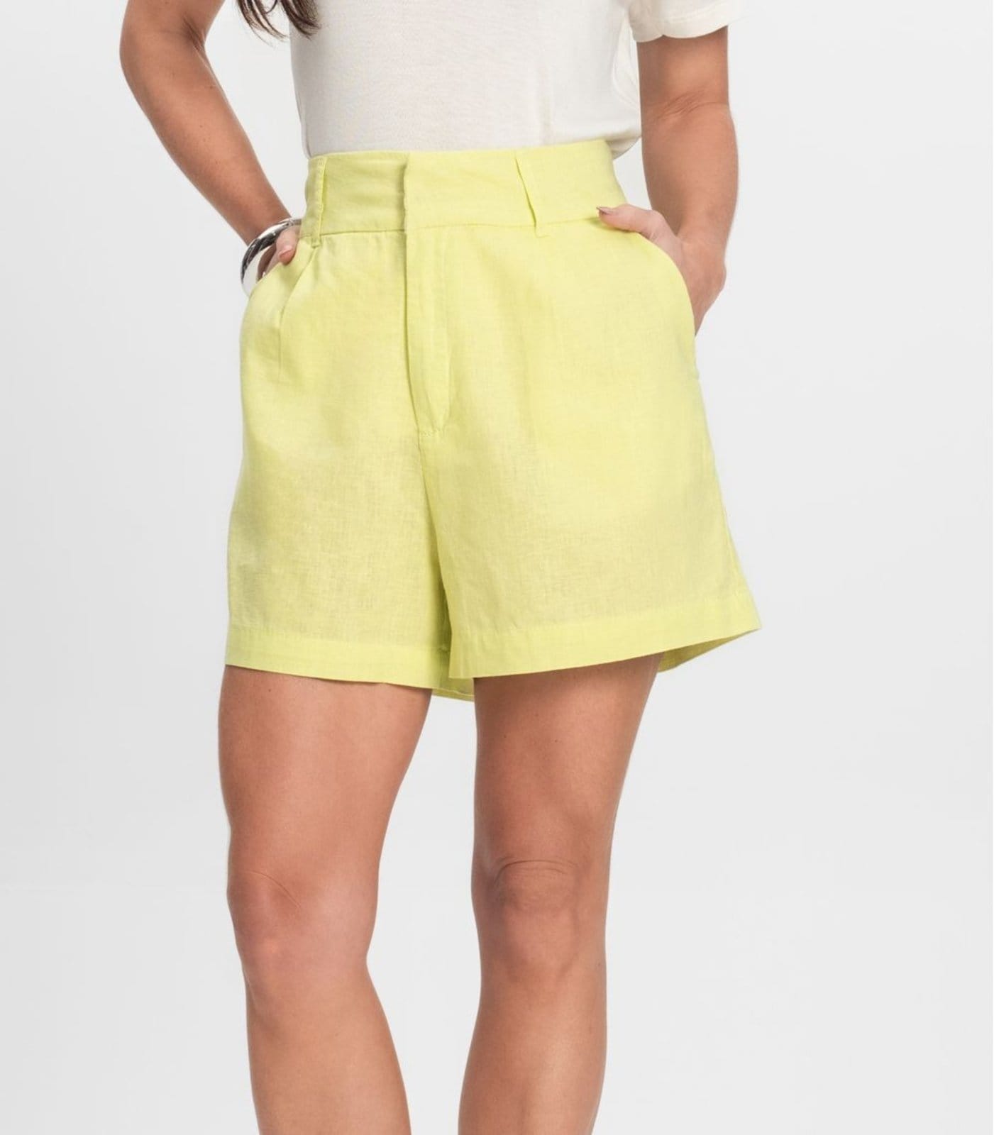 Vista 2 Shorts de Linho Feminino Endless Endless verde