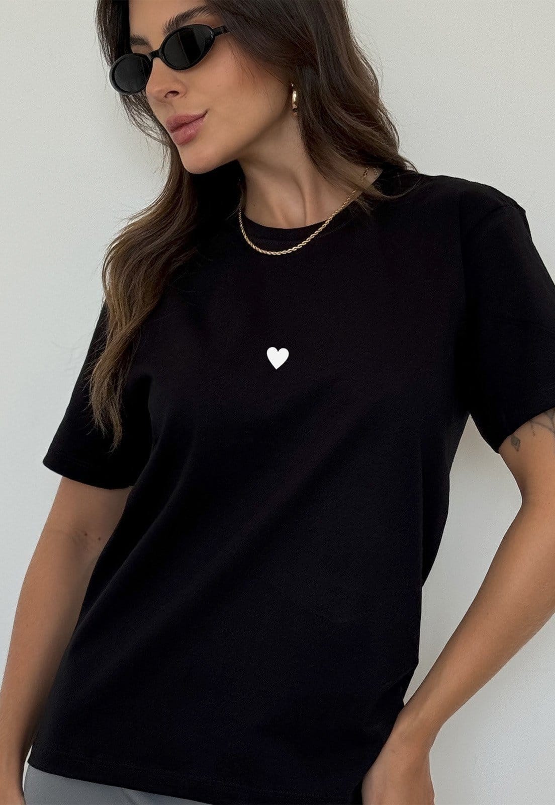 Camiseta Cianitas Preta Estampa Coração Pequeno