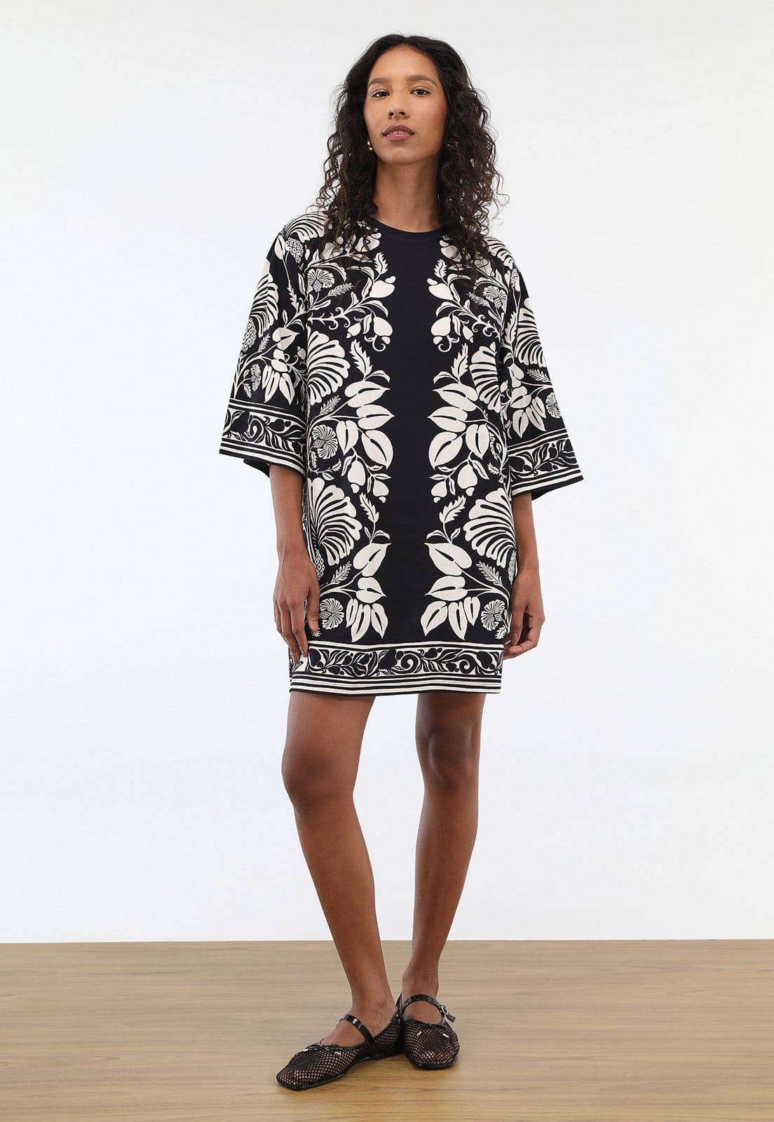 Vista 2 Vestido Feminino Farm Estampa Floral Manga Ampla FARM preto