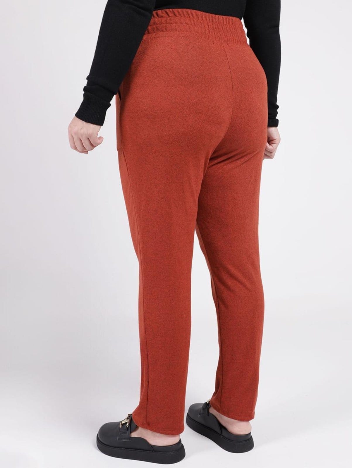 Vista 2 Calça Tricot Autentique Plus Size Feminina Autentique marrom