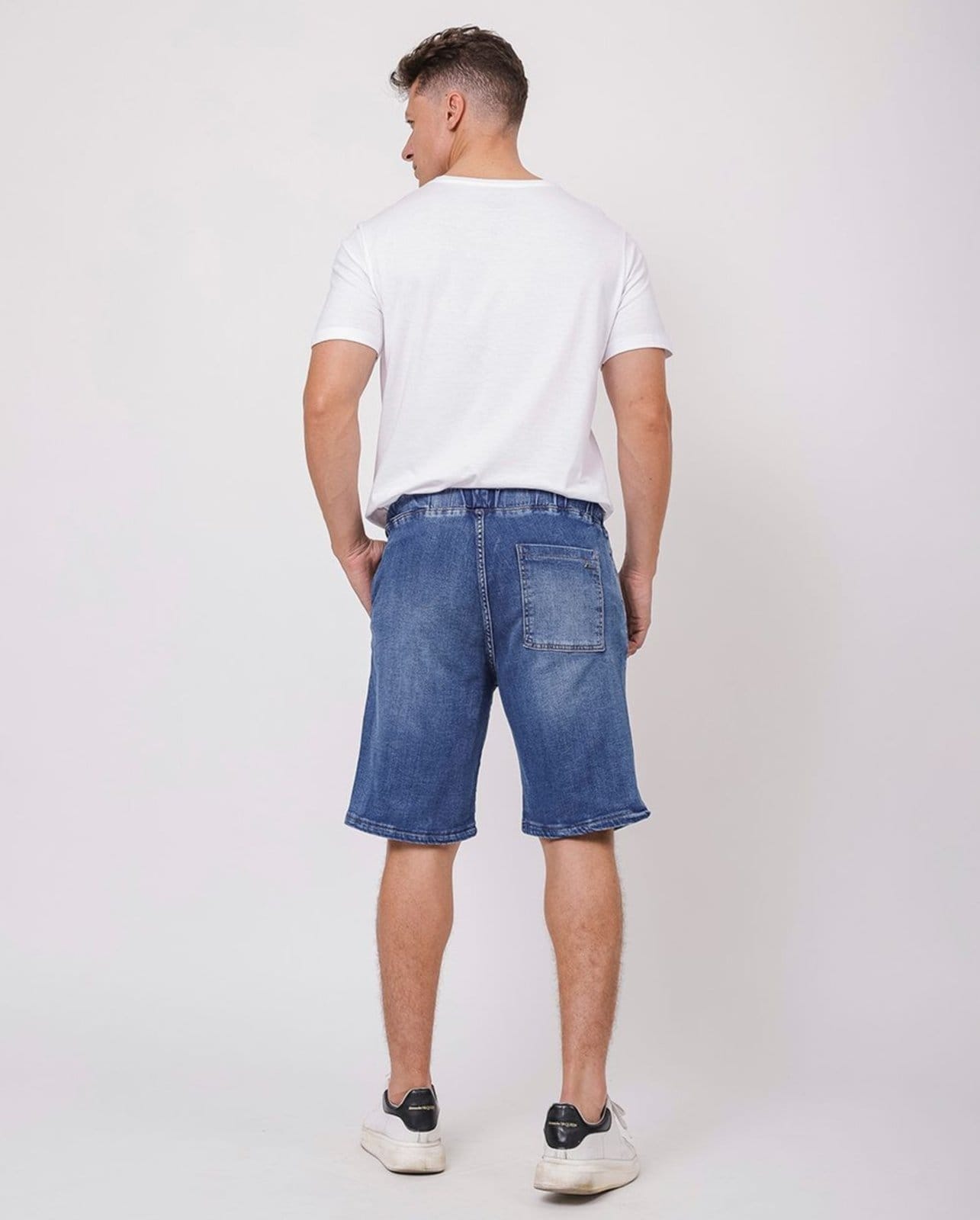 Vista 2 Bermuda Masculina Cós de Elastico 23854 Médio/escuro Consciência jeans