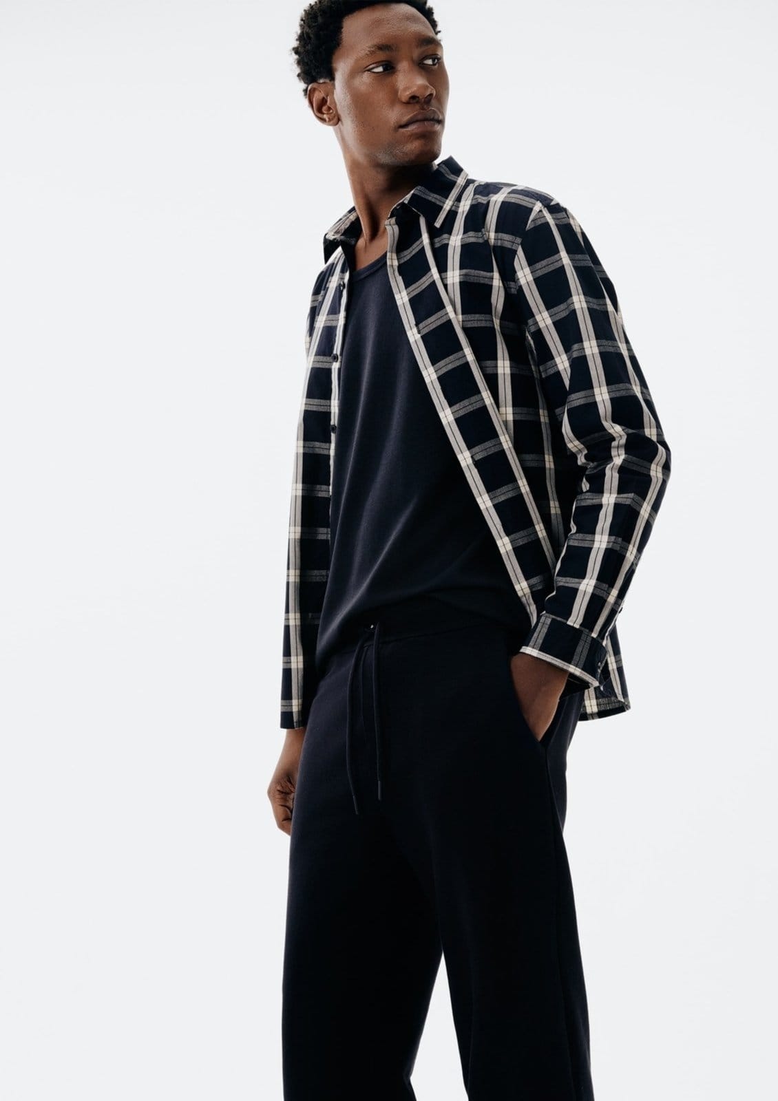 Vista 2 Calça Básica Masculina Jogger em Moletom Hering preto