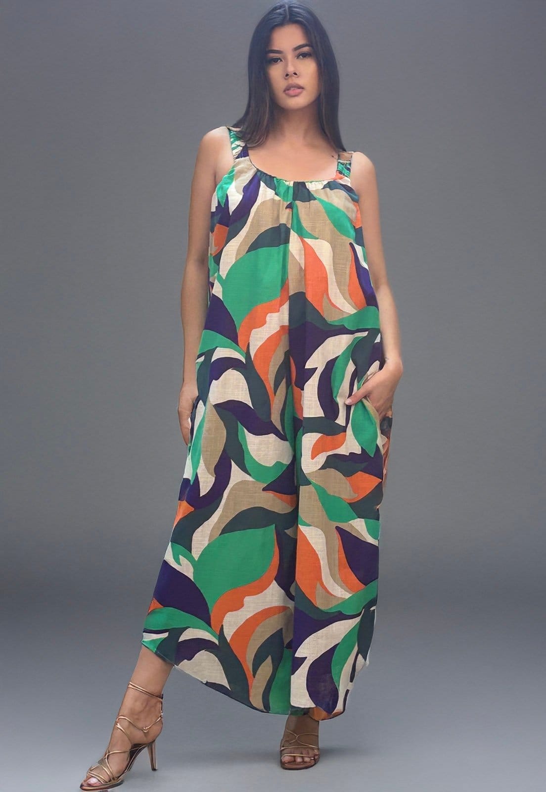 Vista 2 Macacão Amazonia Vital Saruel Viscose Alça com Elástico Estampa Brisa do Mar Amazonia Vital azul/bege/estampado/laranja/verde