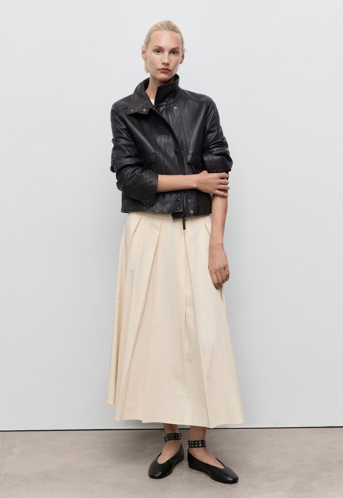 Vista 2 Saia Feminina Mango Patri Midi Pregas Algodão Off-White Mango off-white white