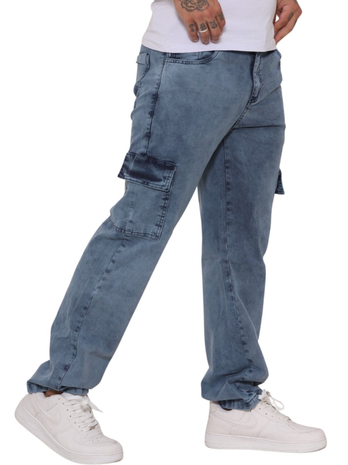Calça Masculina Jeans Light Cargo Jeans Manchado Estilo Streetwear com Bolsos Laterais