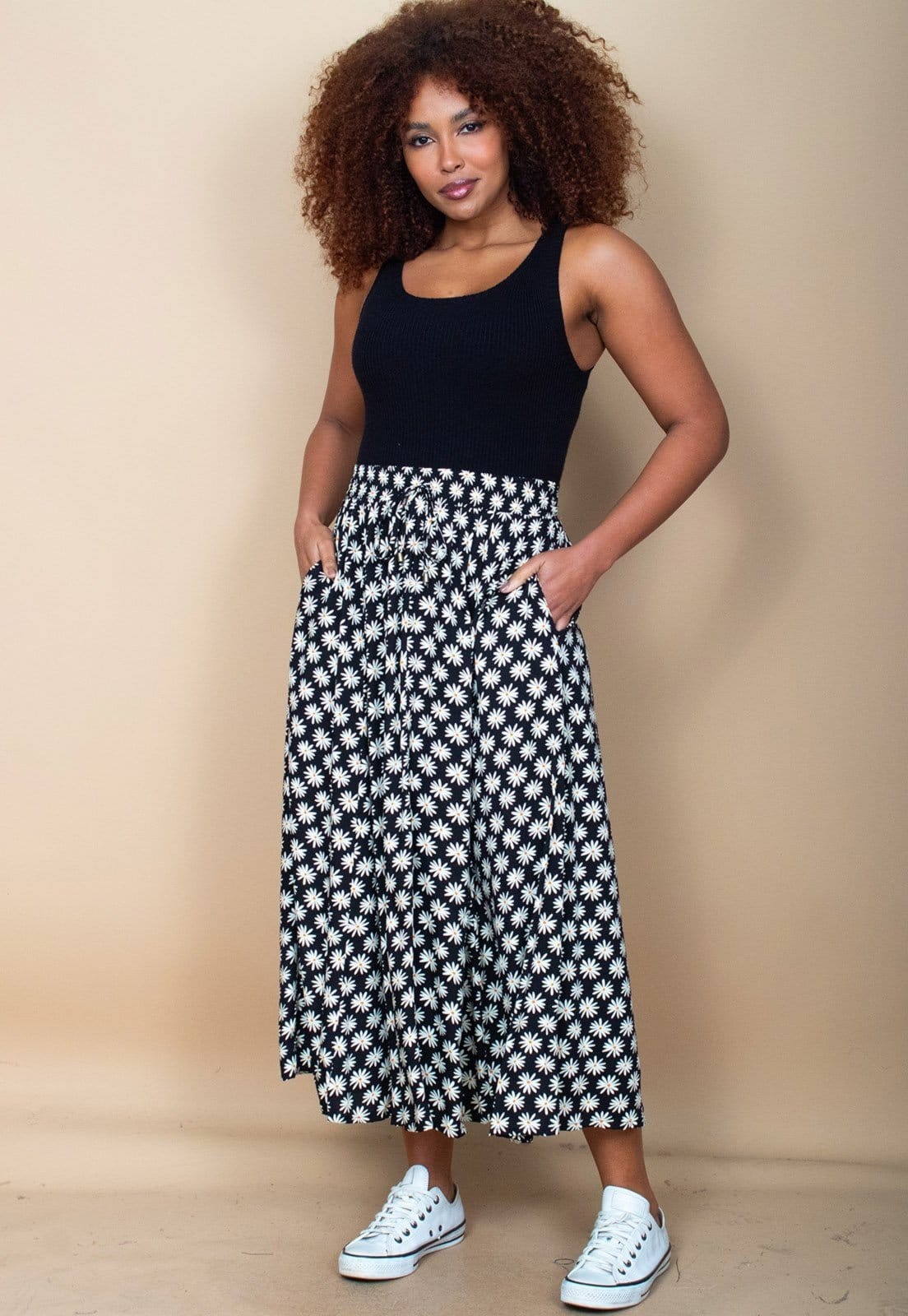 Vista 2 Saia Cabanafree Longa Viscose Estampa Encanto das Margaridas Cabanafree estampado/multicolorido/preto