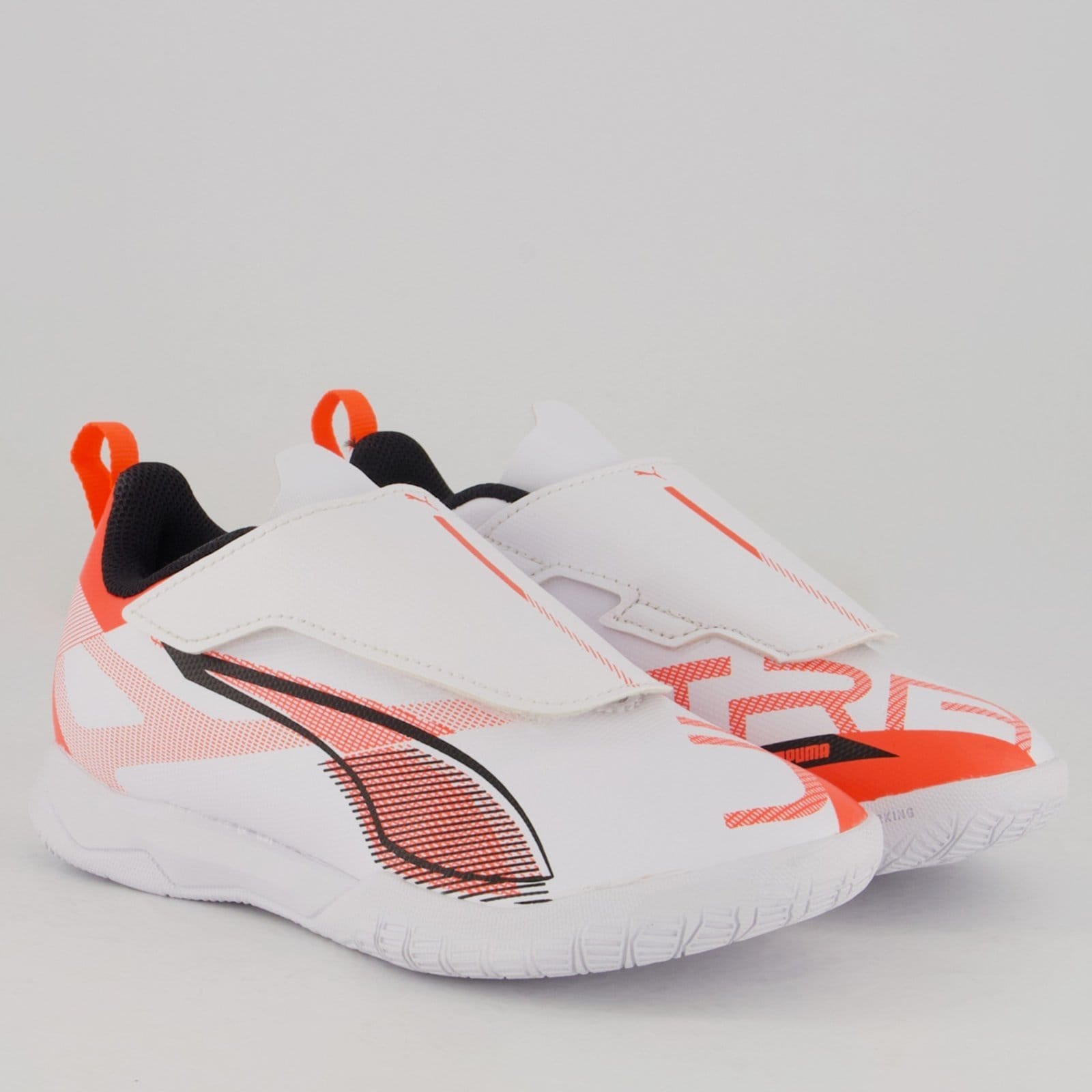 Vista 2 Chuteira Puma Ultra 5 Play V IT Futsal Branca e Laranja Puma branco