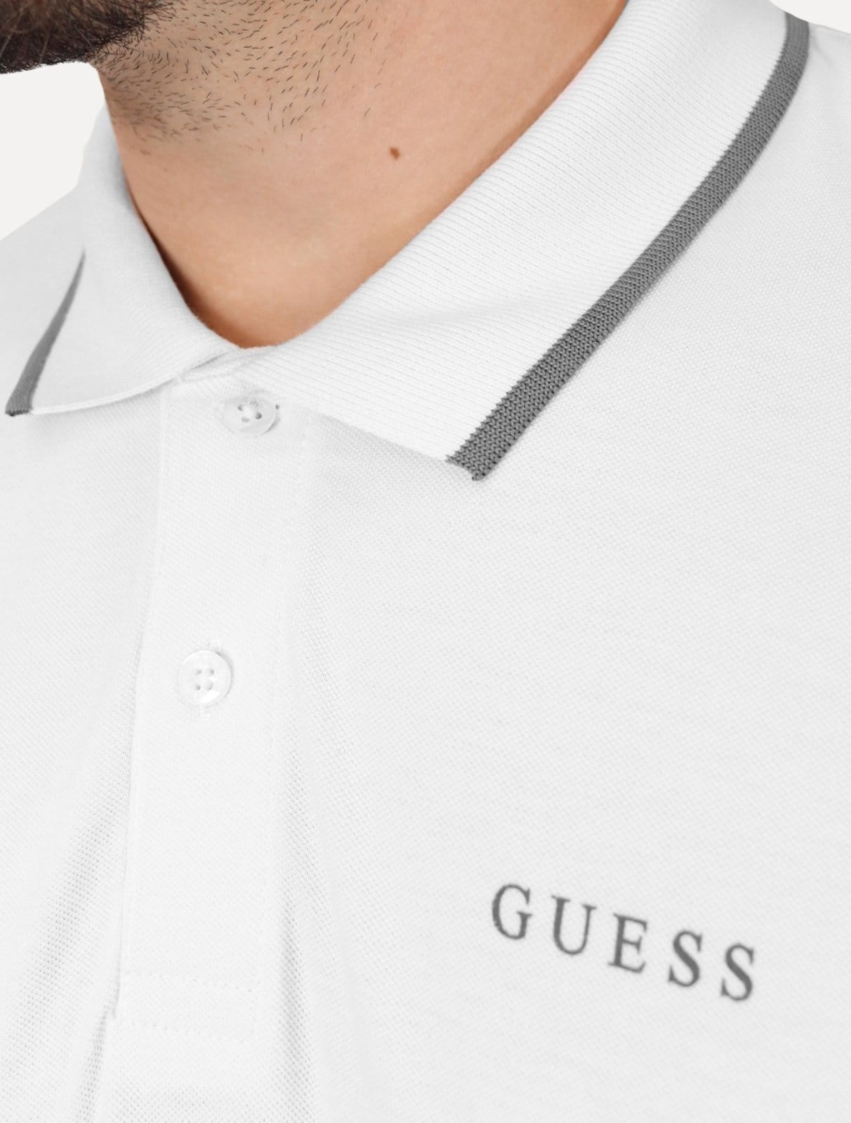 Vista 2 Polo Guess Masculina Piquet Silk Linear Friso Branca Aeropostale branco