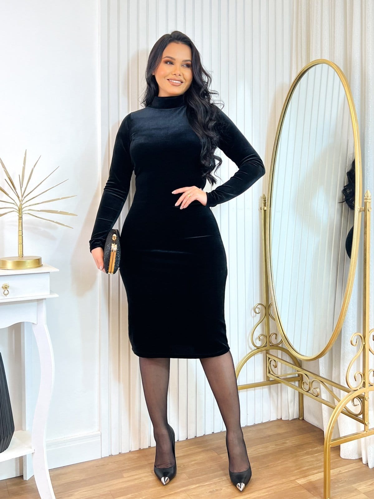 Vestido Midi Tubinho Manga Longa Gola Alta em Veludo Cristal Moda Modesta