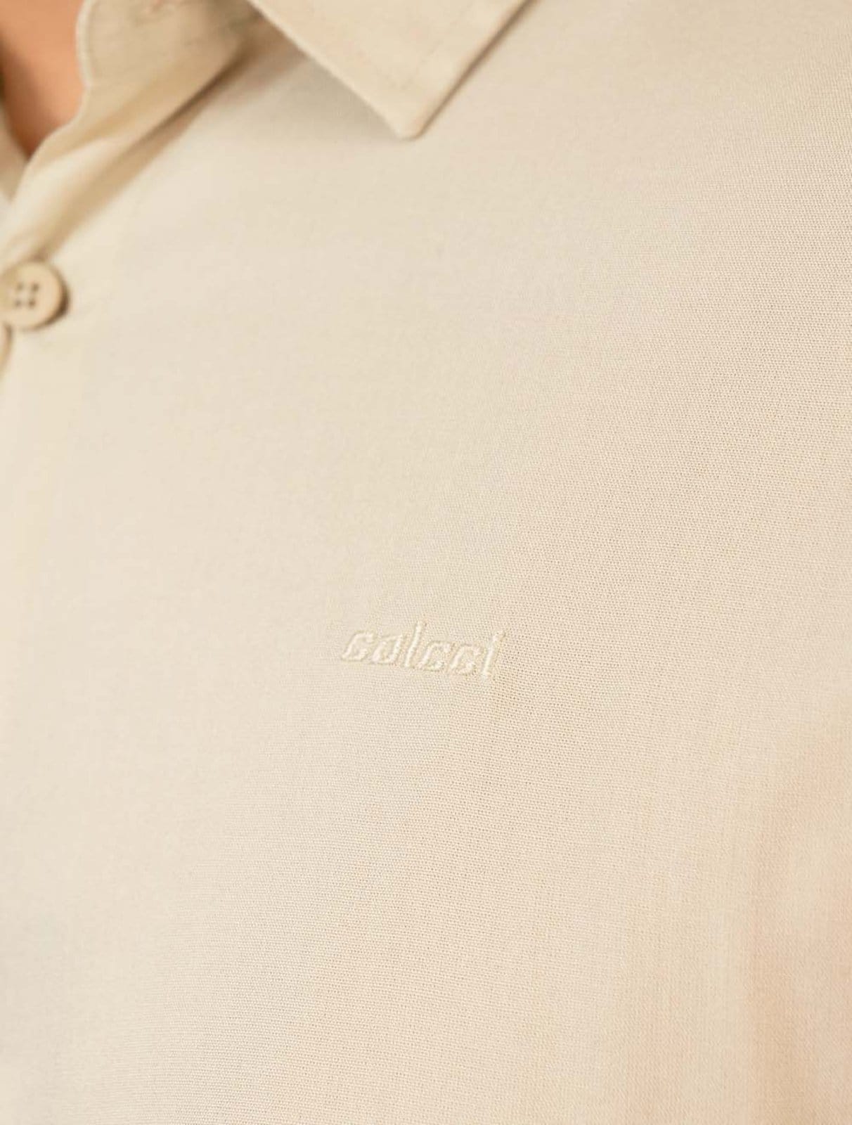 Vista 2 Camisa Colcci Masculina Relax Logo Areia Colcci bege