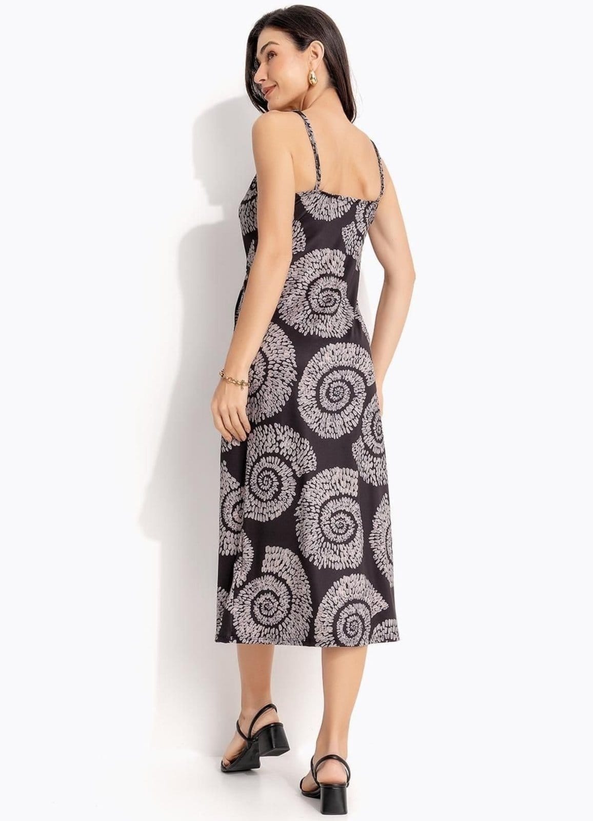 Vista 2 Vestido Em Malha Fria Quintess Caracol Dourado Quintess preto