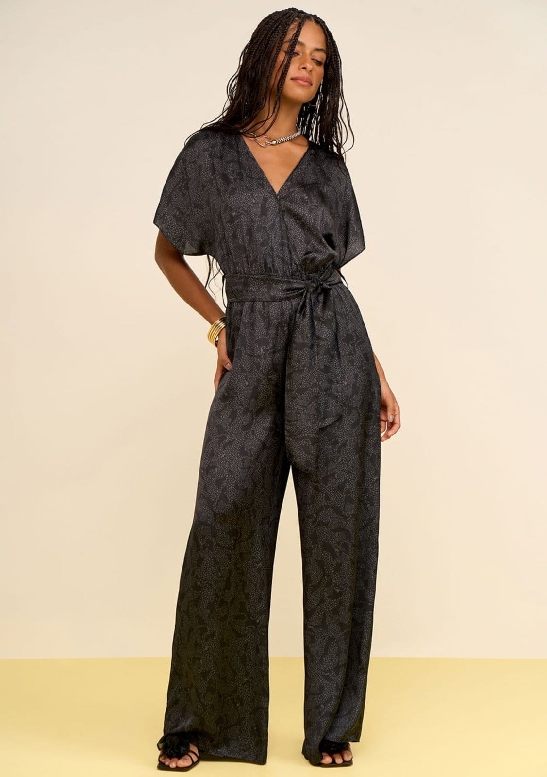 Macacão Zinco Solto Decote V Manga 3 Quartos Longo