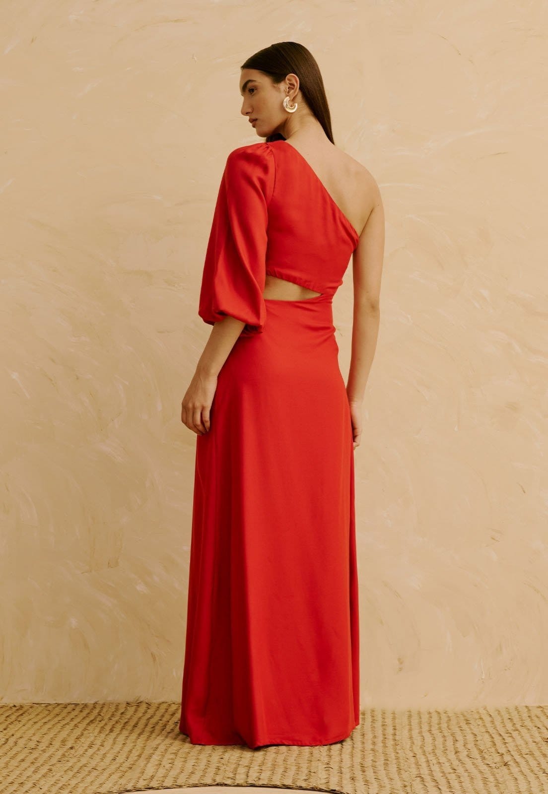 Vista 2 Vestido Longo Liso Um Ombro Só com Detalhe na Cintura CaCay vermelho