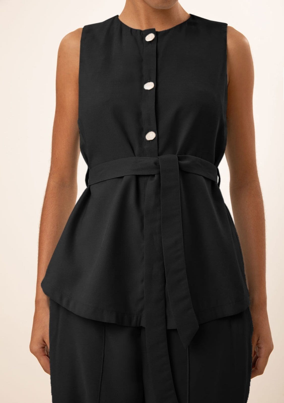 Vista 2 Colete Maria Valentina Solto Sem Manga Padrão Maria Valentina preto