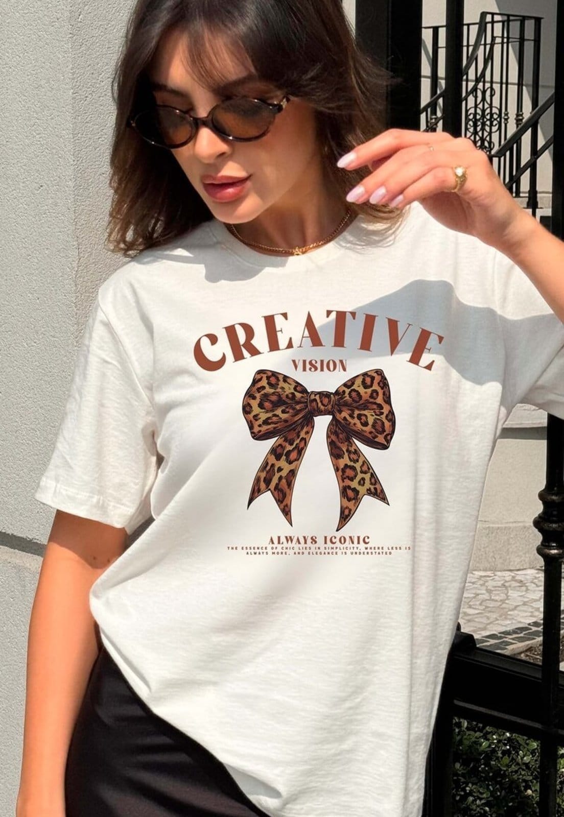 Vista 2 Camiseta Cianitas Off Estampa Laço Animal Print Cianitas off-white