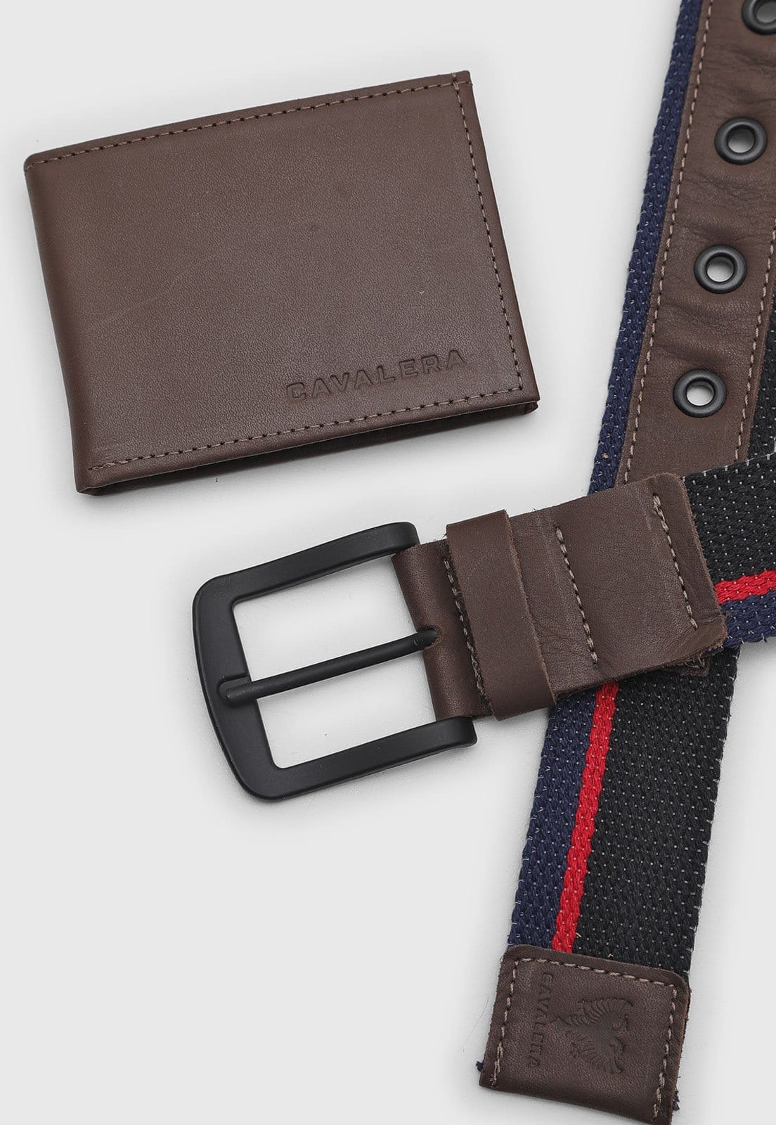 Vista 2 Kit Cinto e Carteira Masculino Cavalera Preto com Detalhes Cavalera marrom