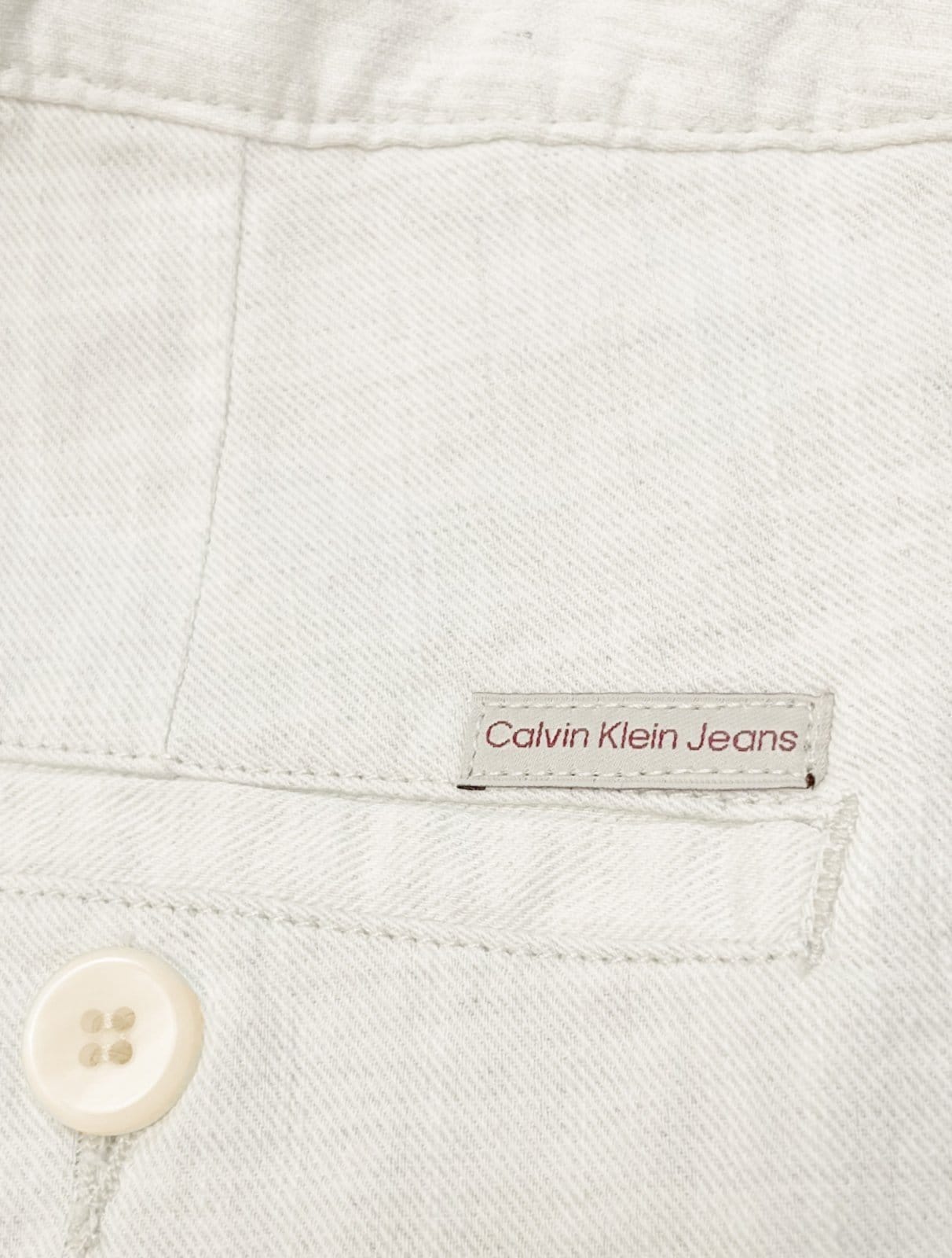 Vista 2 Bermuda Calvin Klein Jeans Masculina Cadarço Linen Off White Calvin Klein off-white white