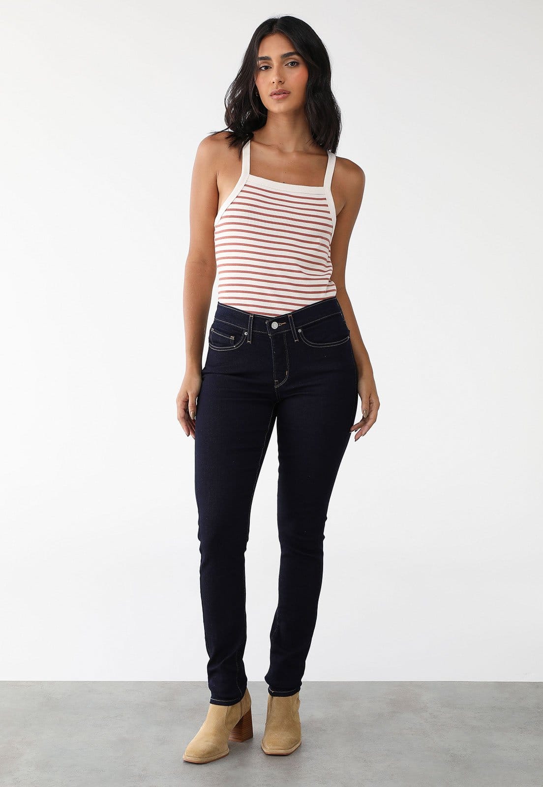 Vista 2 Calça Sarja Levi's 311 Shaping Skinny Logo Levis azul