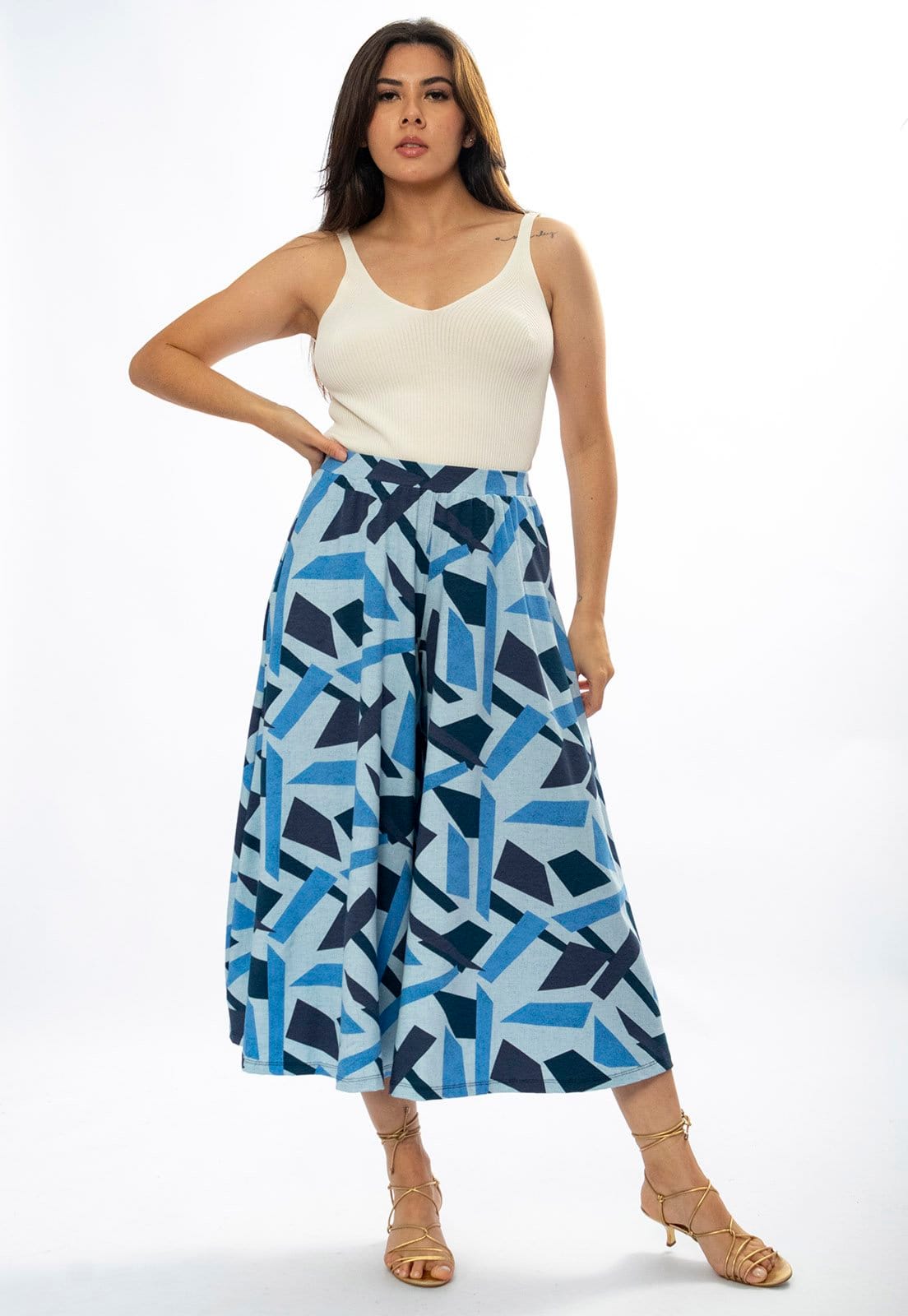 Vista 2 Calça Amazonia Vital Pantacourt Saia Malha Macaúba Estampa Caminhos de Azul Amazonia Vital azul marinho/estampado