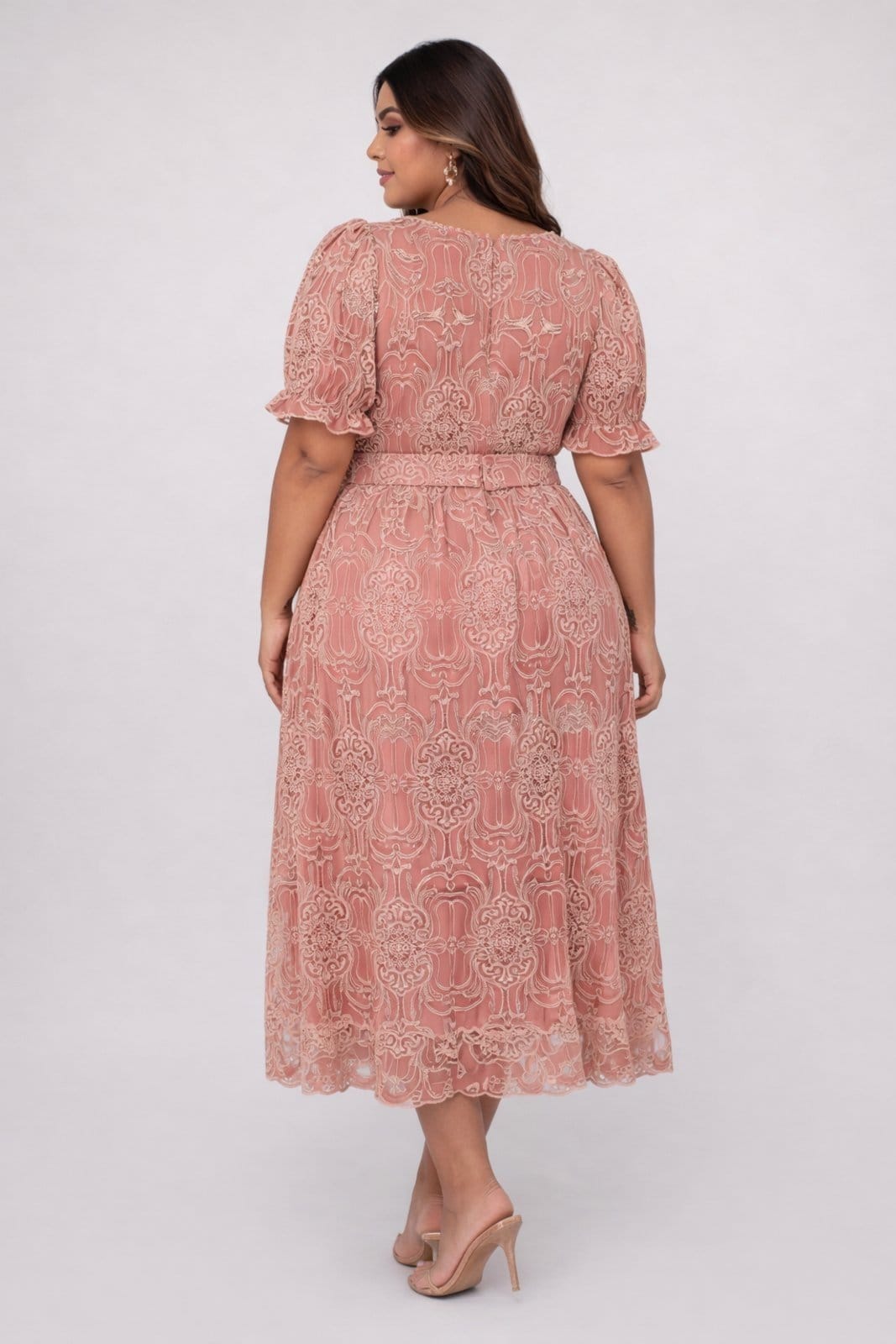 Vista 2 Vestido Midi Plus Size D Bell Outlet Fashion Manga Princesa Com Cinto D BELL OUTLET FASHION rosê