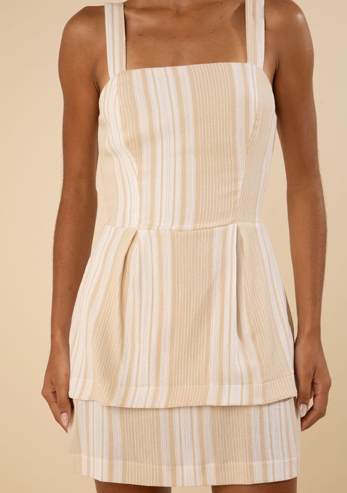 Vista 2 Vestido Morena Rosa Ajustado Decote Reto Com Alça Curto Estampado Morena Rosa estampado rosa