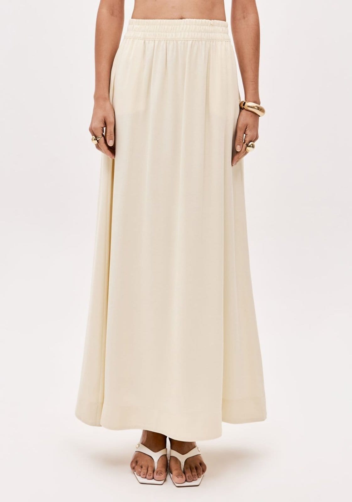 Vista 2 Saia Super Midi Evasê Cintura Alta Lança Perfume amarelo