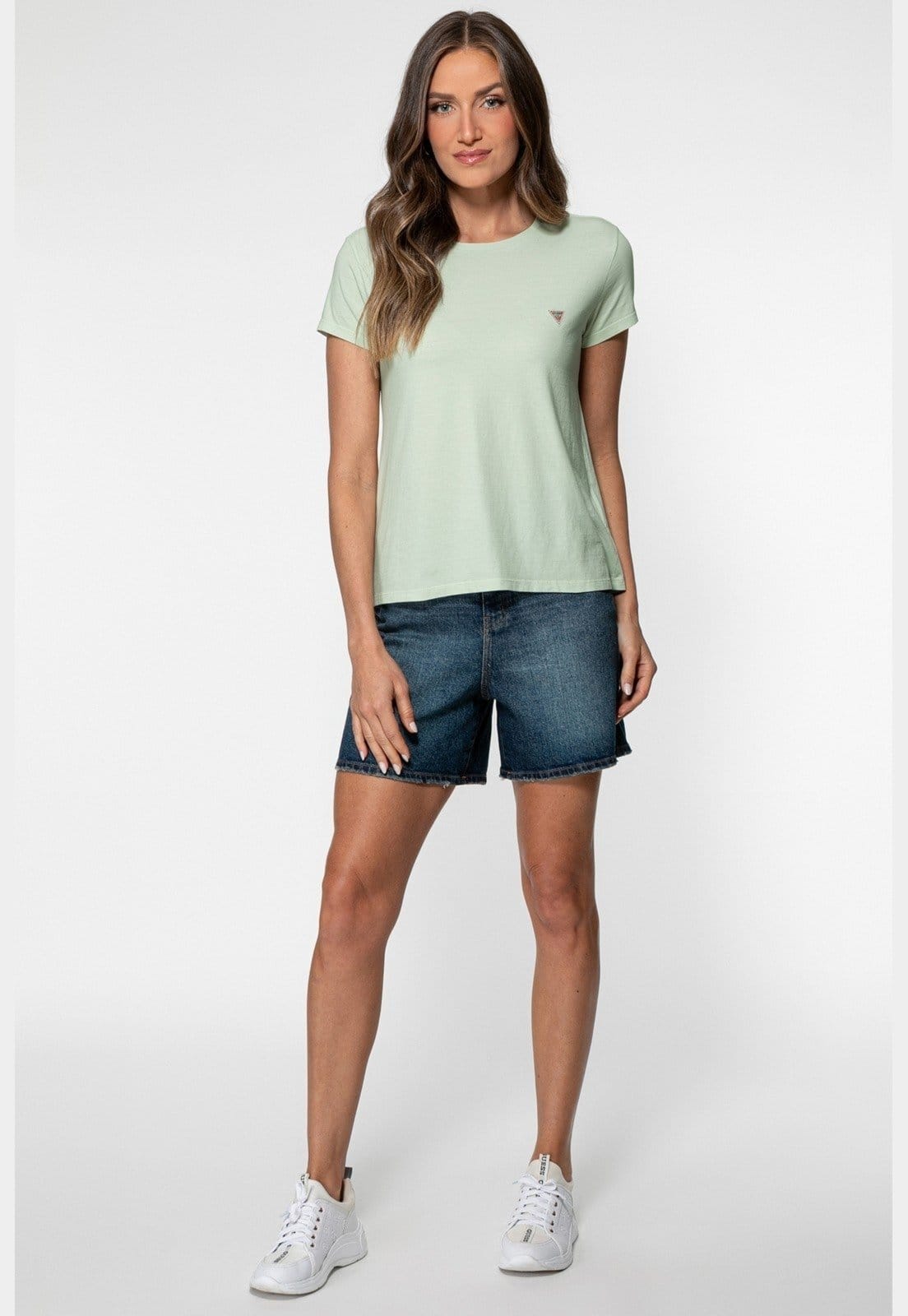 Vista 2 Camiseta Etiqueta Guess Triangulo Claro Guess verde