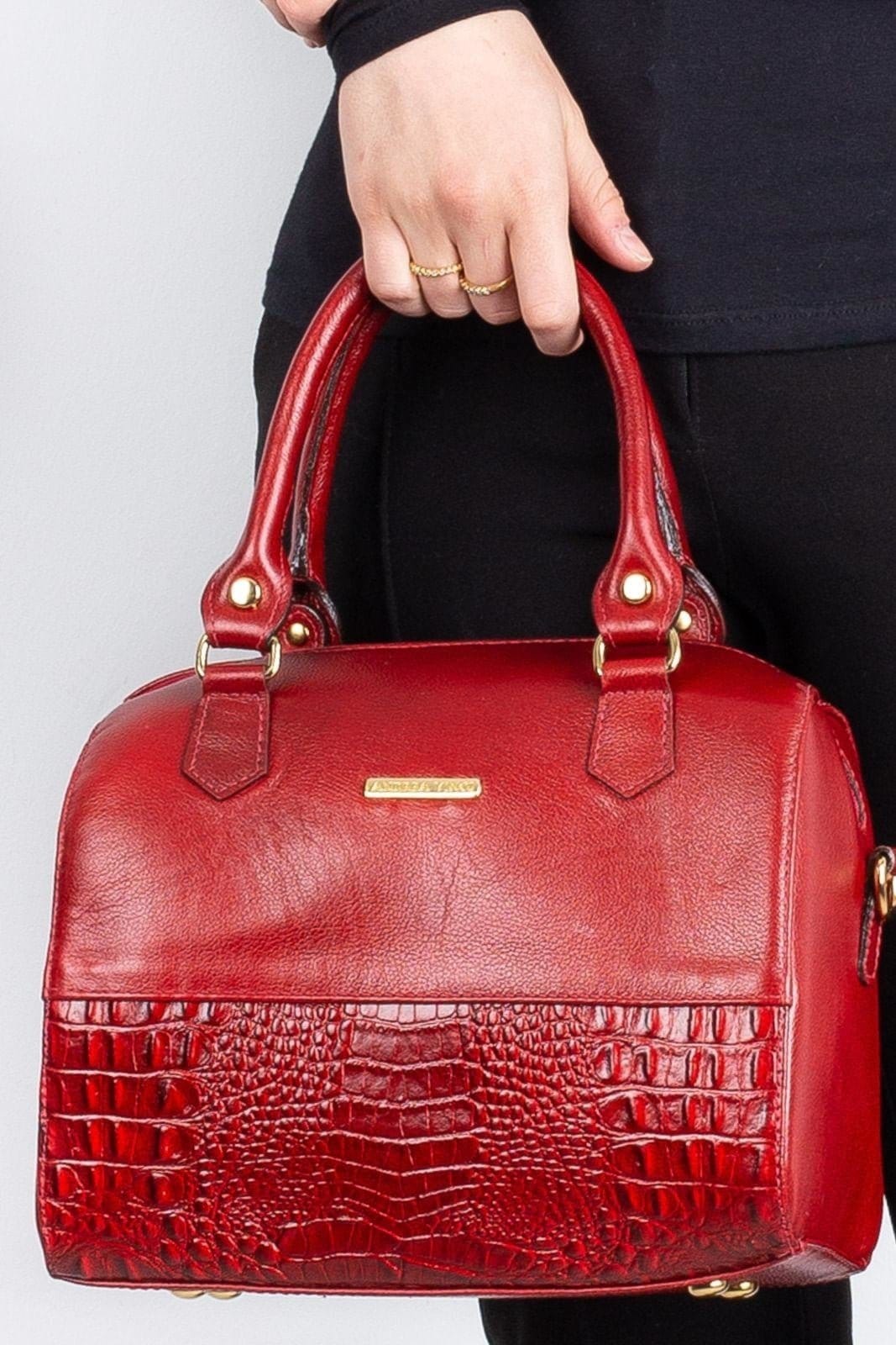 Bolsa baú de mão em couro liso Sthefani