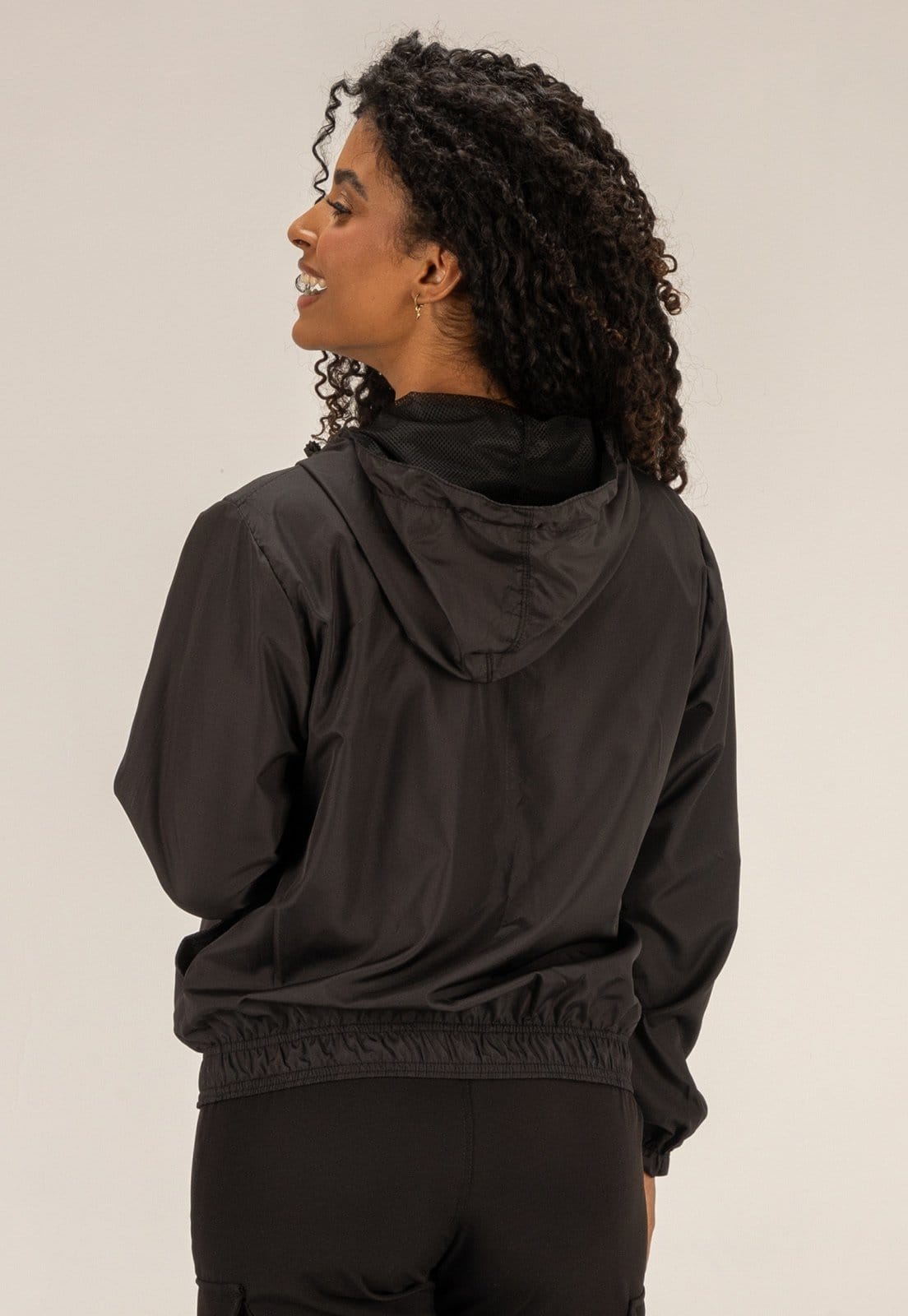 Vista 2 Blusa de Frio Preta Corta Vento Classic para Treino Semi Impermeável Dulk preto