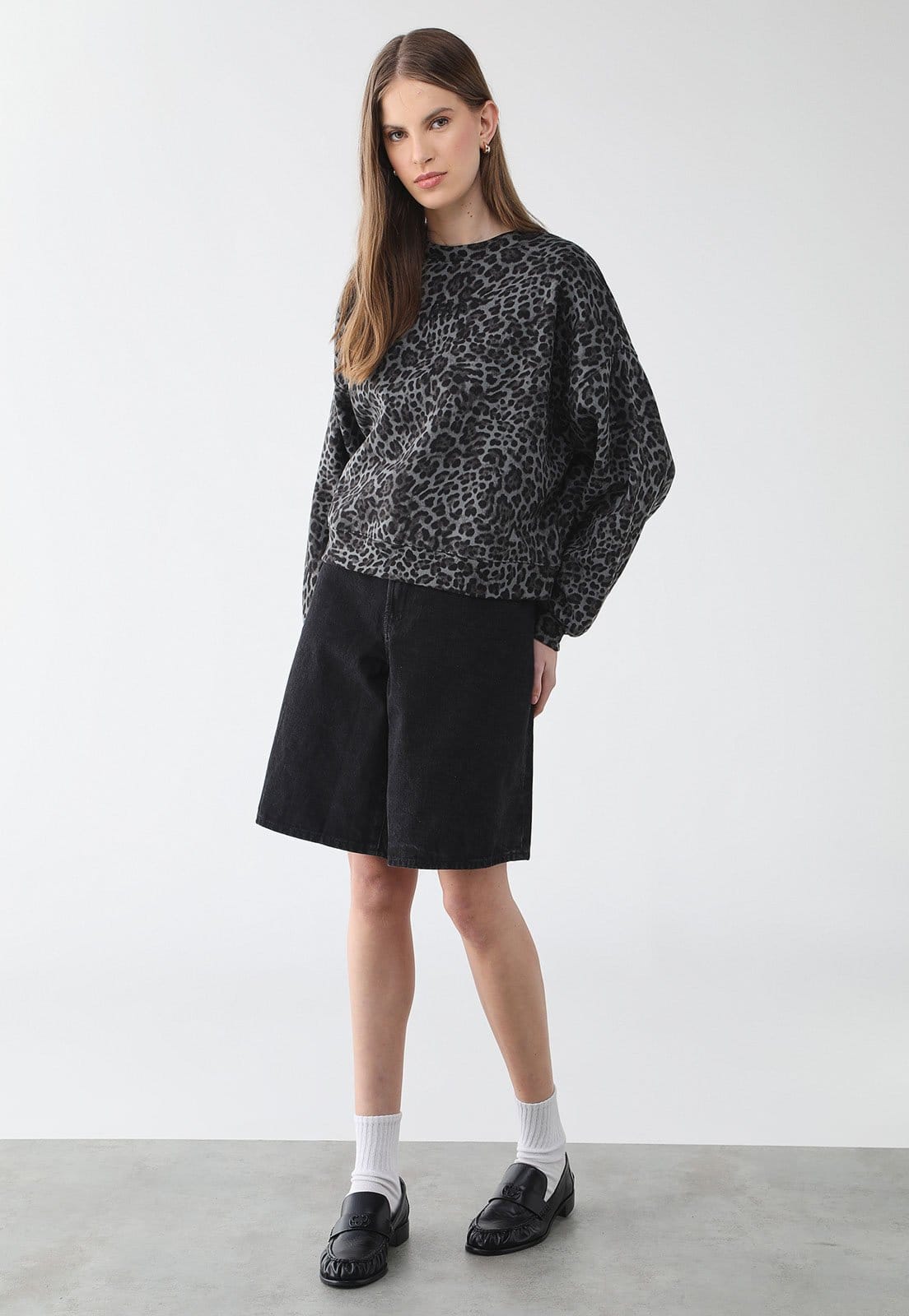 Vista 2 Bermuda Feminina GAP Cintura Alta Preta GAP preto