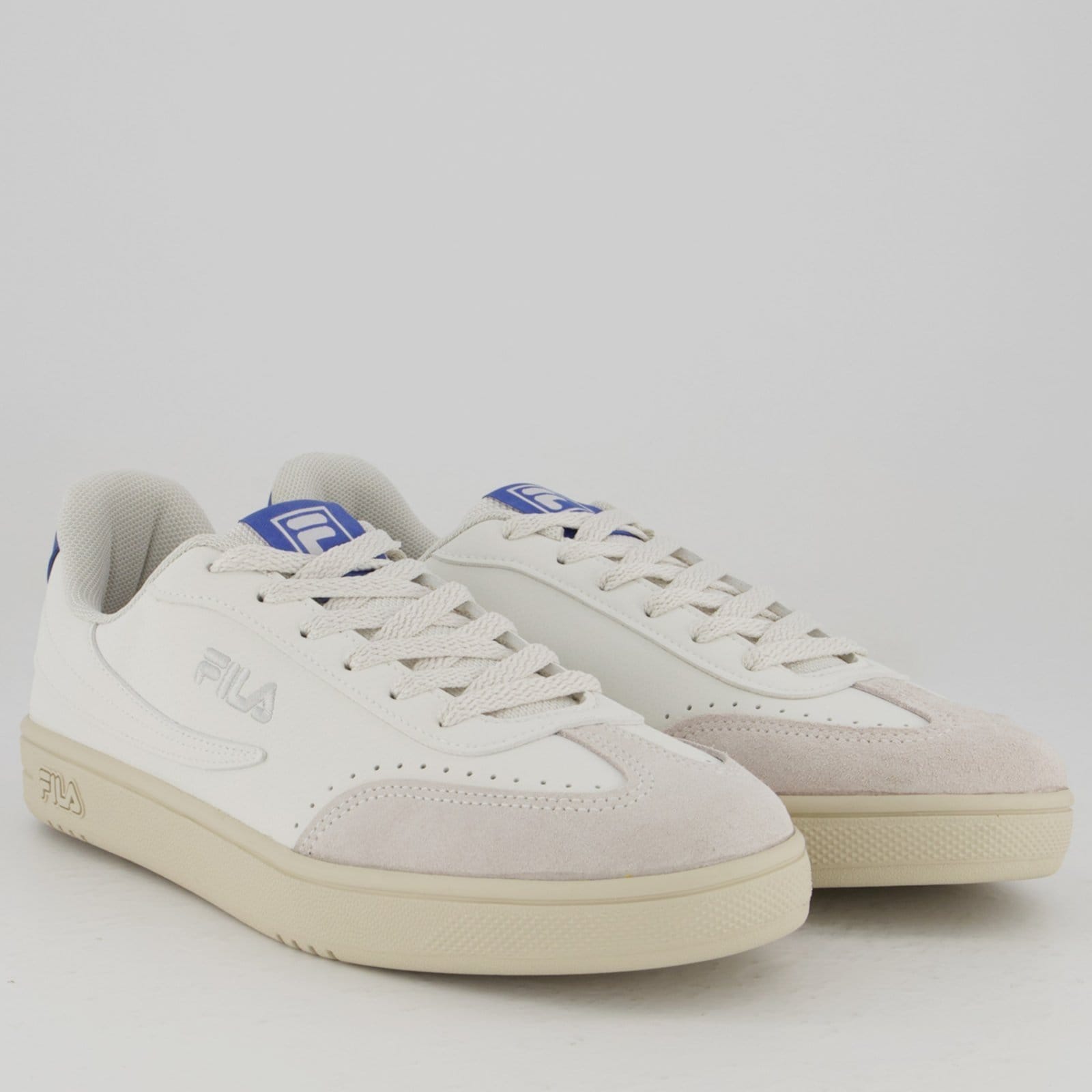 Vista 2 Tênis Fila Court 80 Off White e Azul Fila branco white