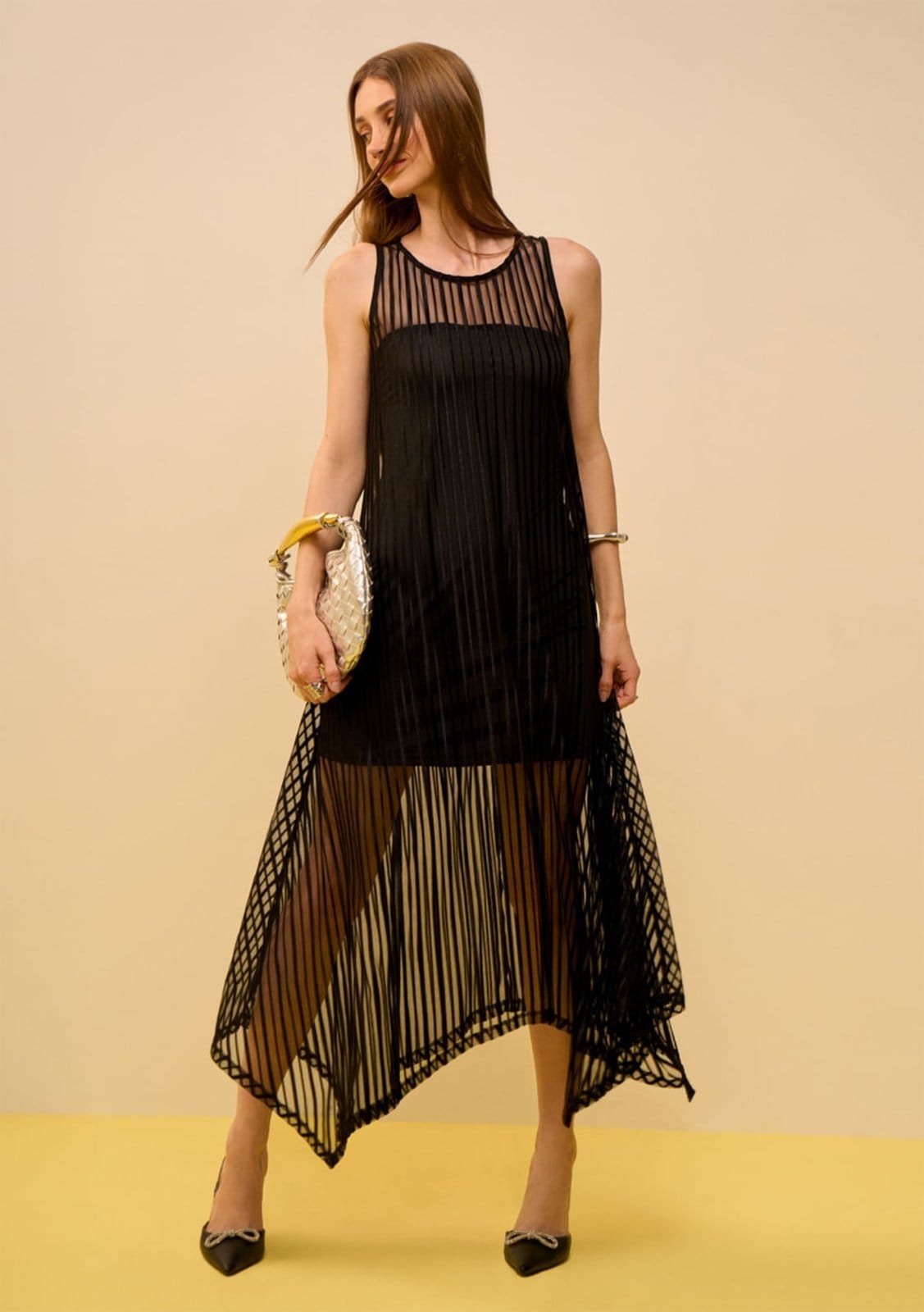 Vestido Zinco Solto Decote Careca Sem Manga Midi