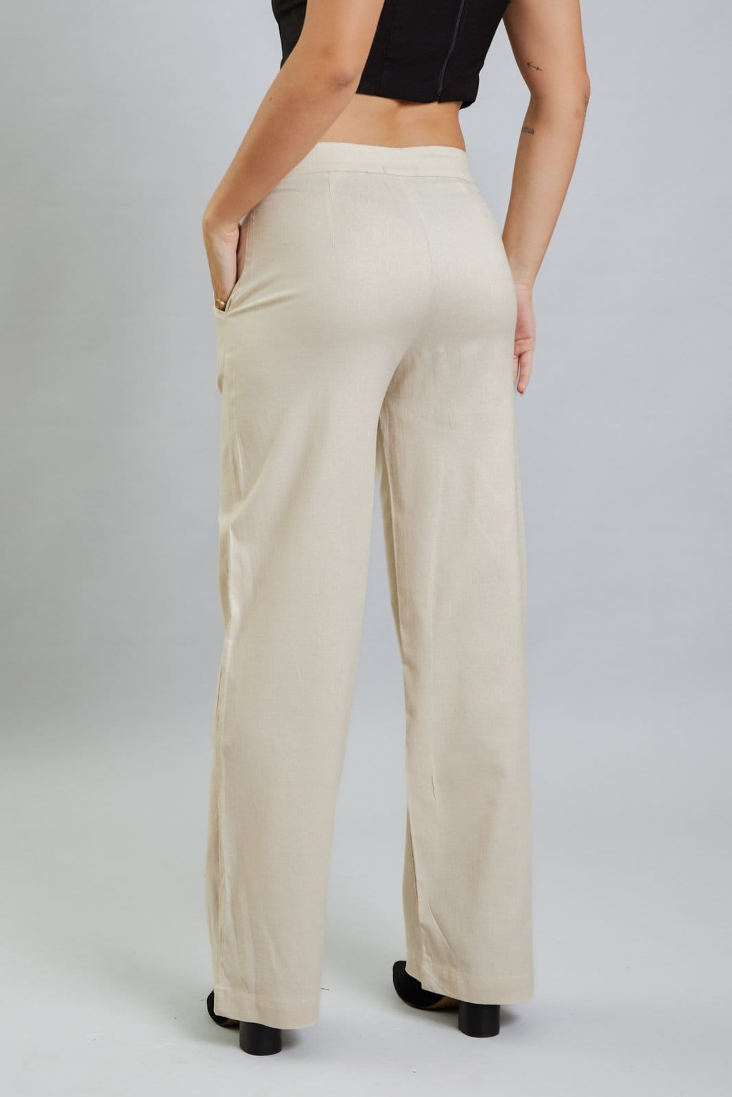 Vista 2 Calça Feminina Alfaiataria Pantalona Cintura Alta Dialogo Off White DIALOGO off-white white