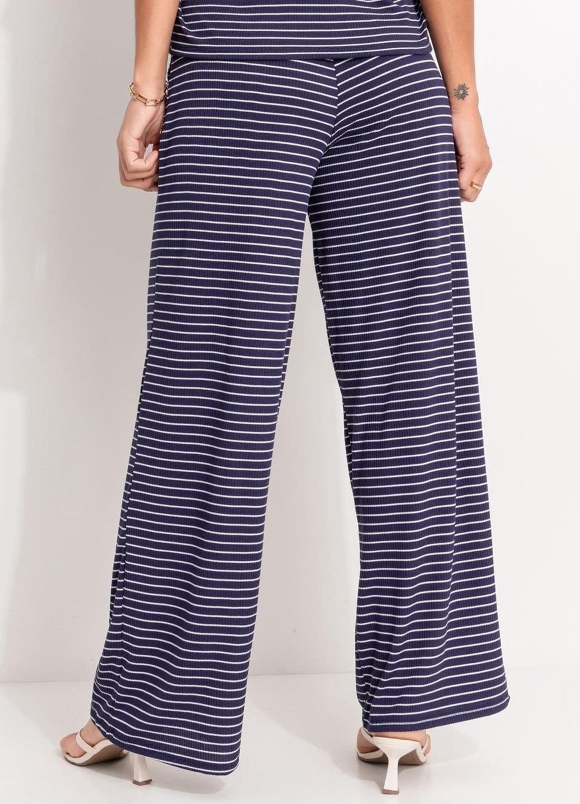 Vista 2 Calça Em Meia Malha Quintess Listrado Preto E Branco Quintess azul