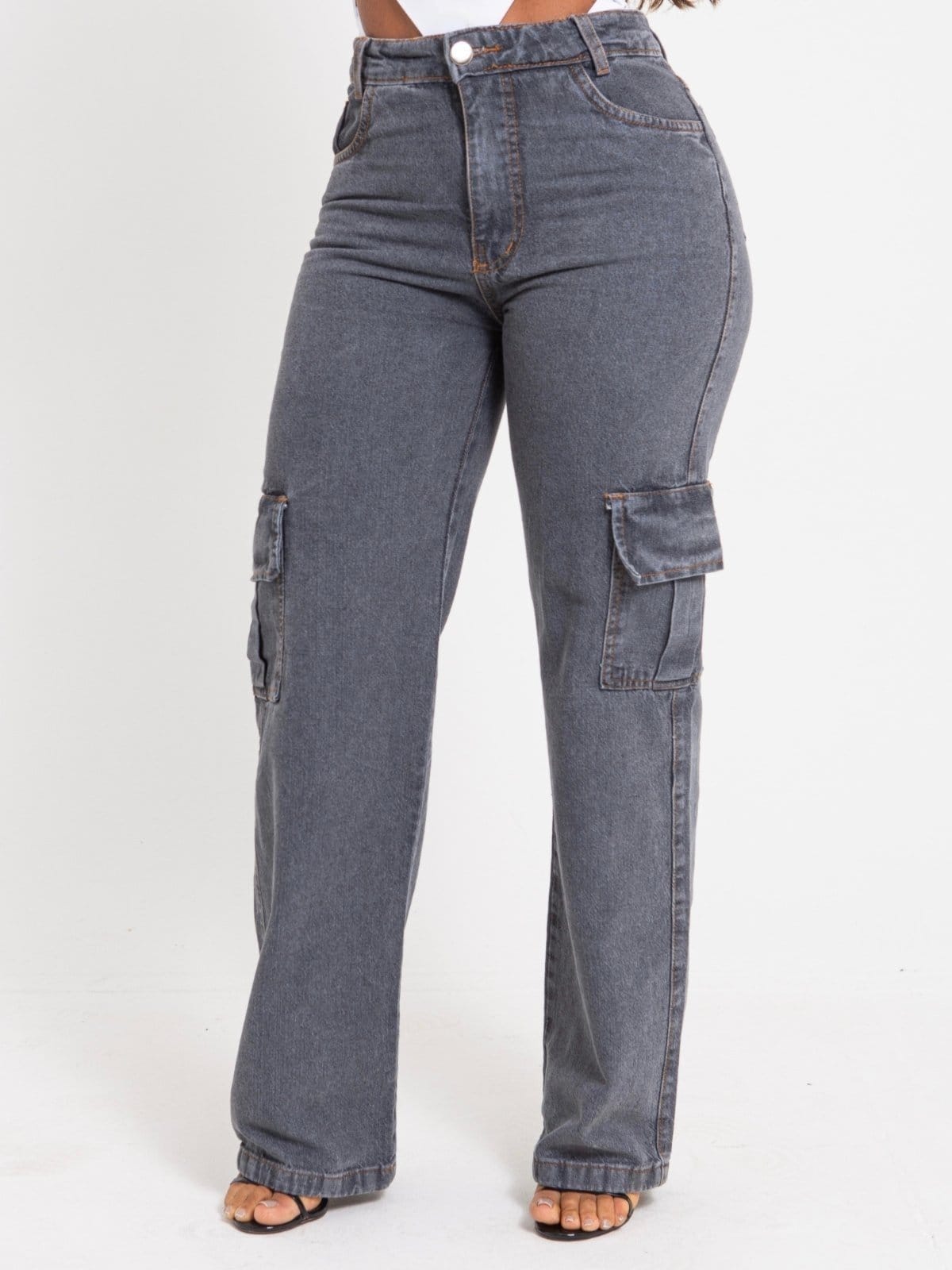 Vista 2 Calça Feminina Jeans Bolsos Cargo Wide Leg Cintura Alta Grafite Razon Jeans cinza