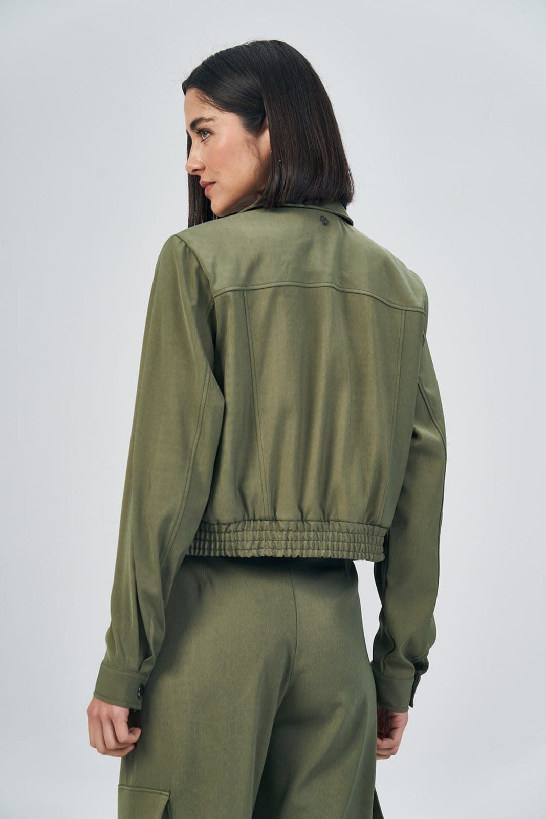 Vista 2 Jaqueta Cropped Fashion Feminina Acostamento ACT FEMININO verde oliva